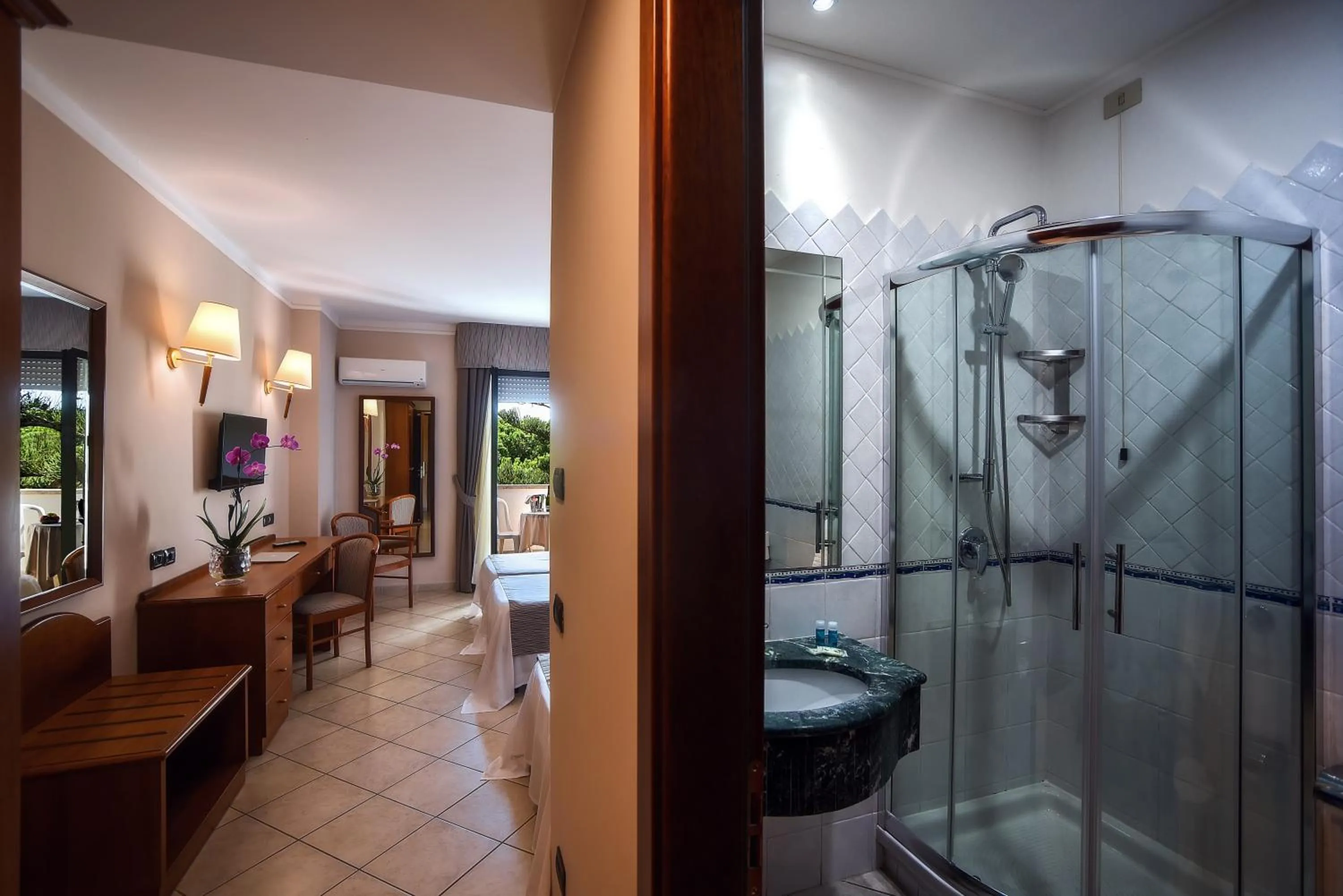 Shower in Hotel Le Palme