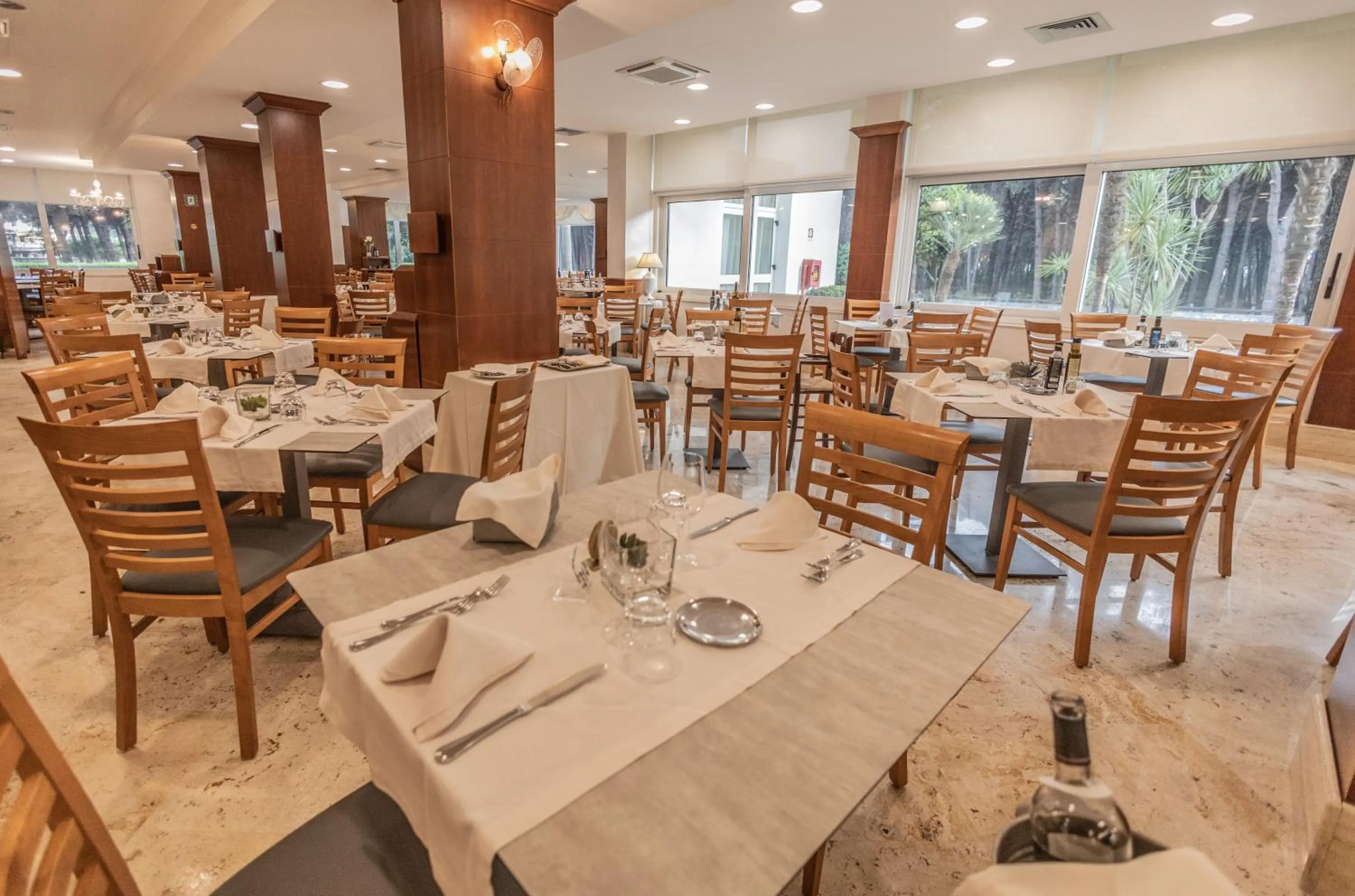 Restaurant/places to eat in Hotel Le Palme