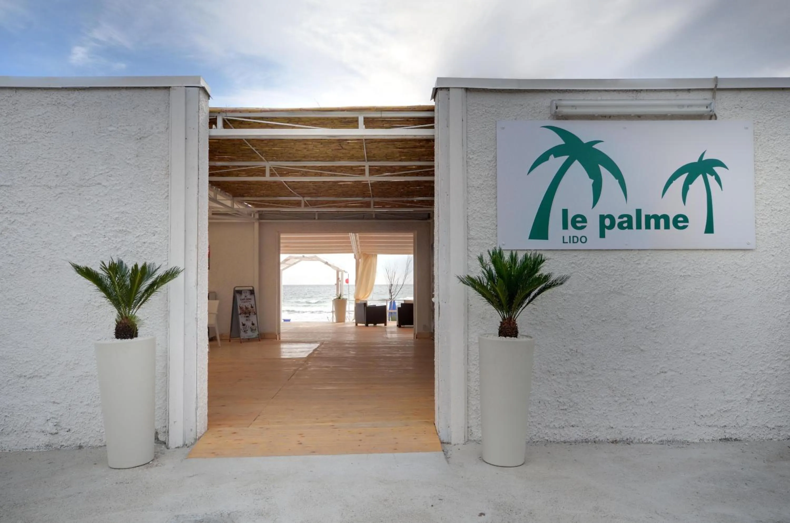 Facade/entrance in Hotel Le Palme