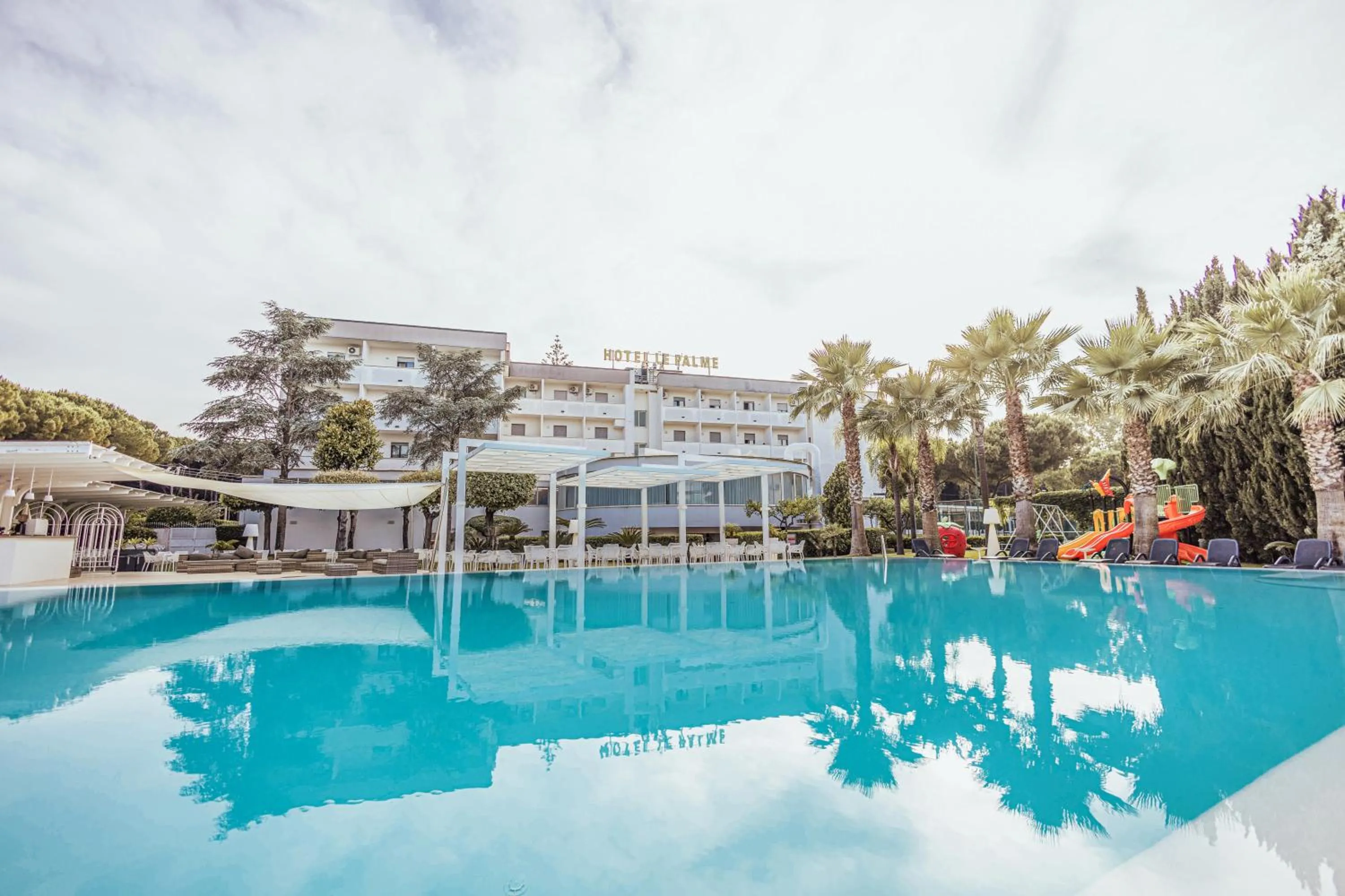 Swimming pool in Hotel Le Palme