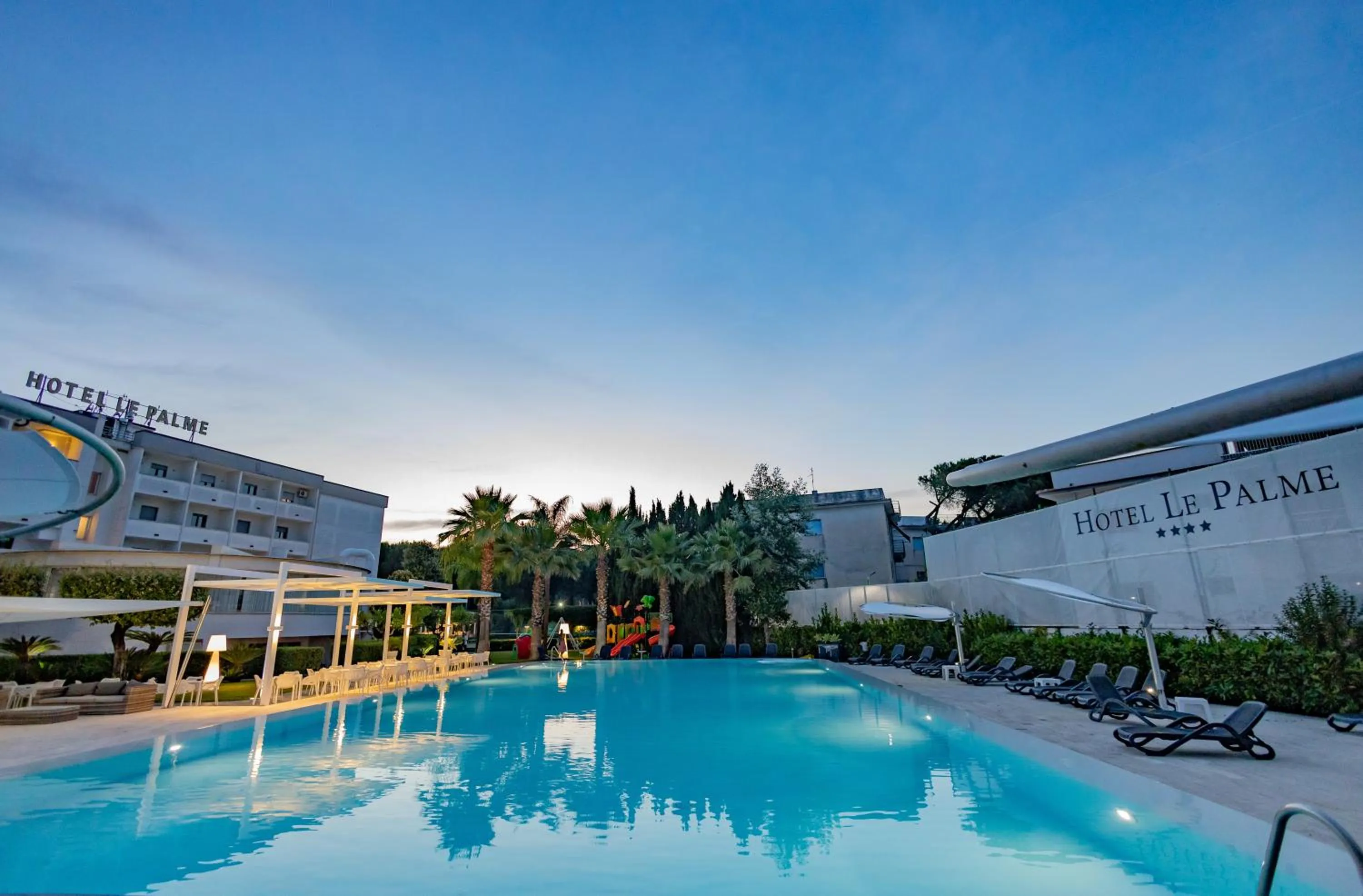 Swimming pool in Hotel Le Palme