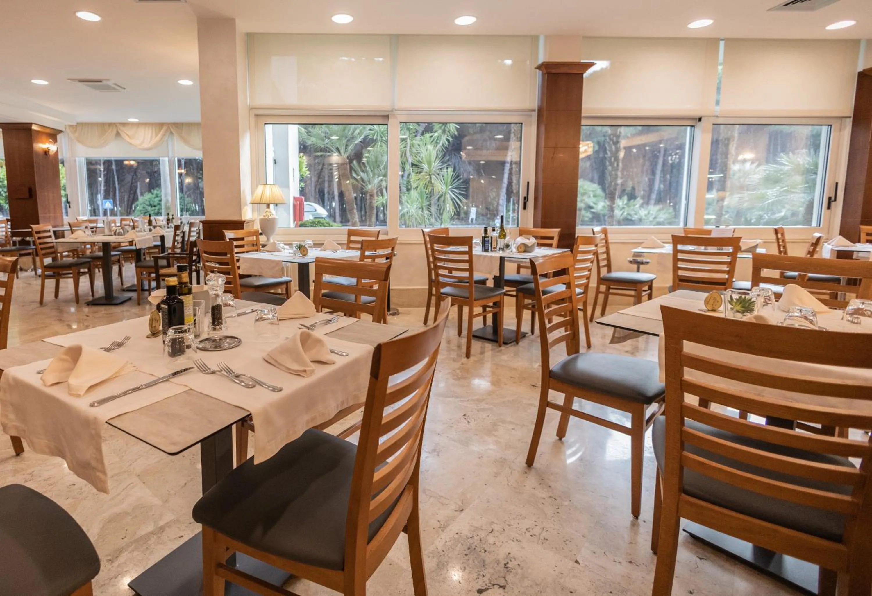 Restaurant/places to eat in Hotel Le Palme