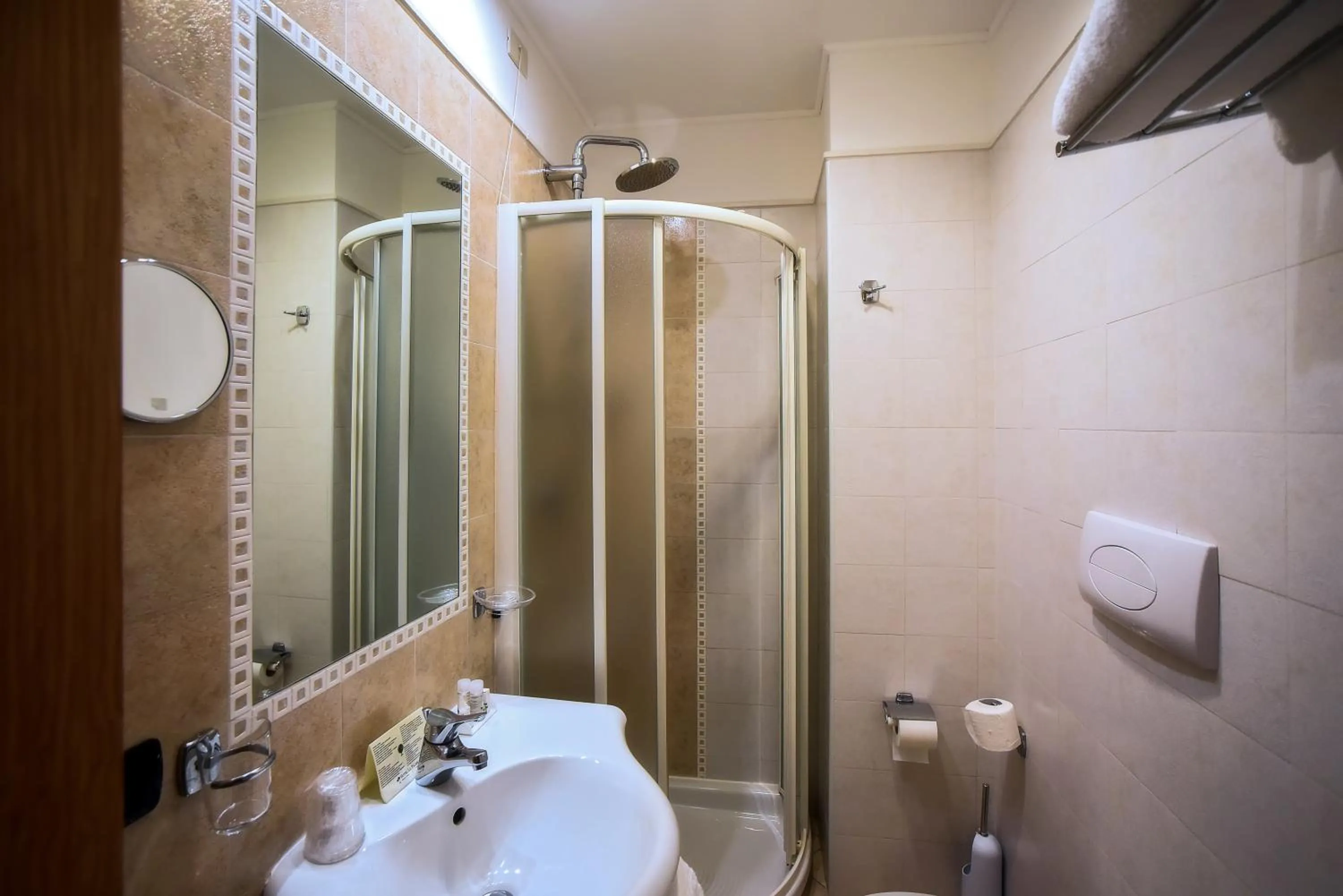 Shower in Hotel Le Palme