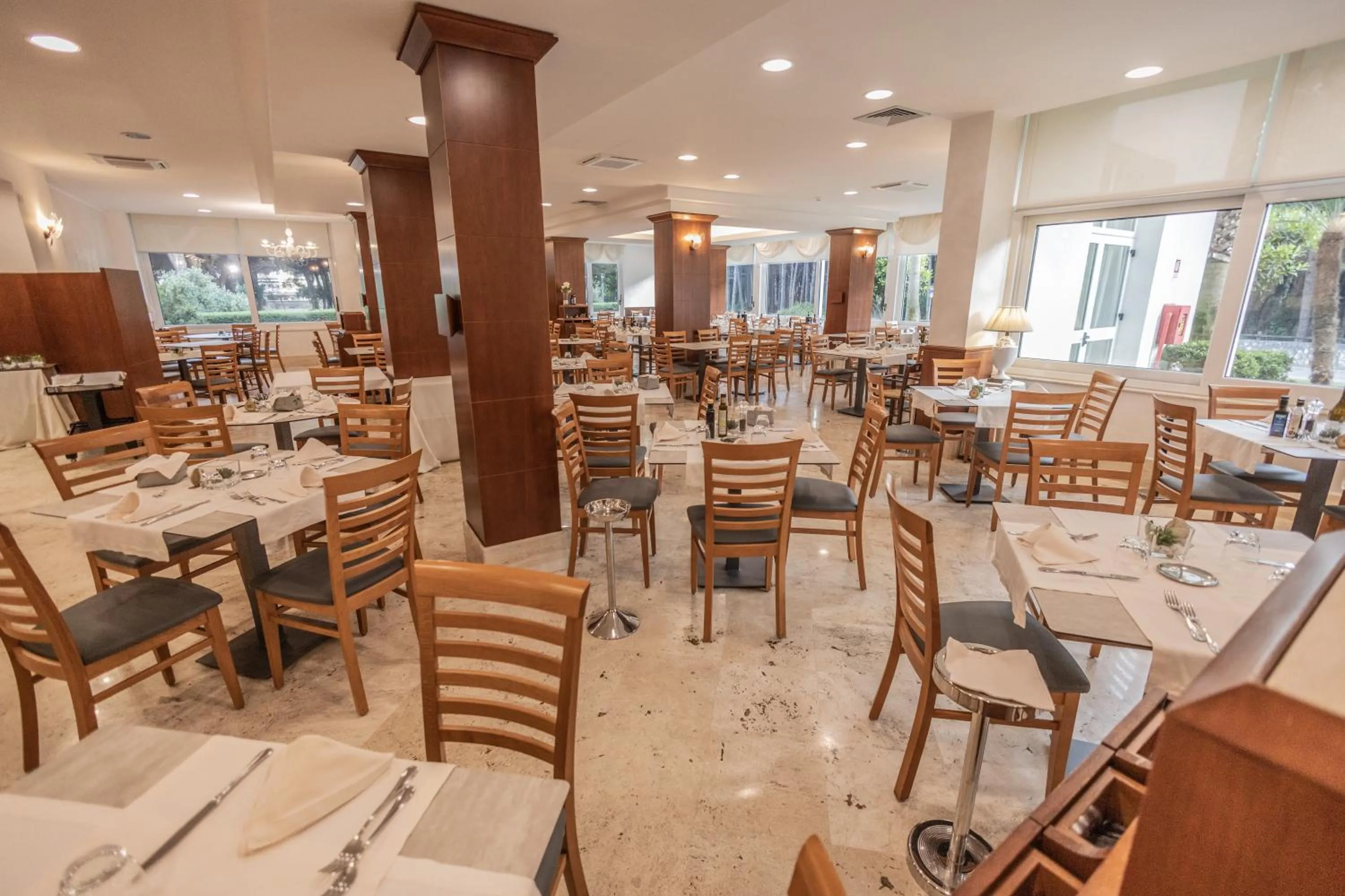 Restaurant/places to eat in Hotel Le Palme