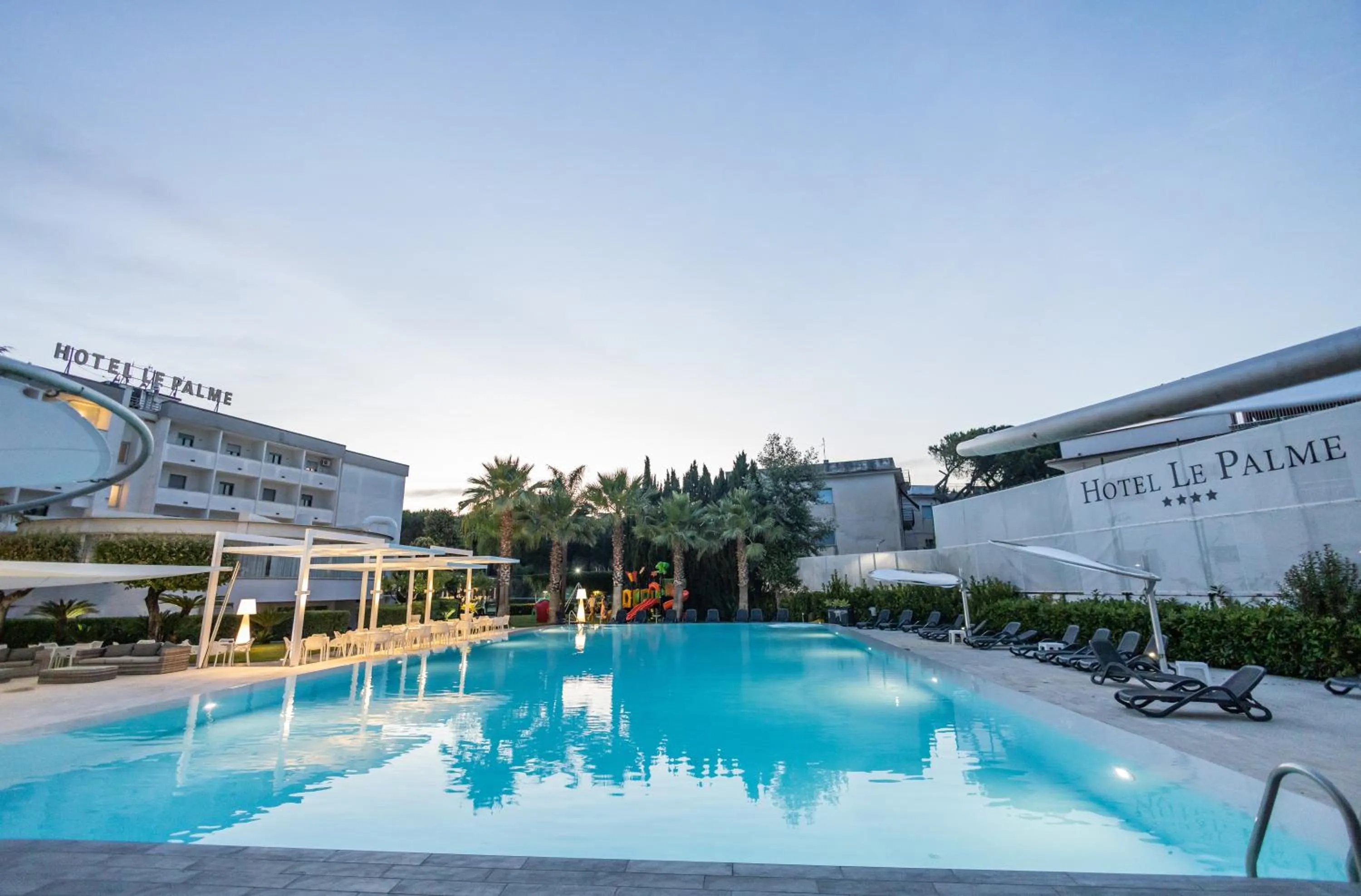 Swimming pool in Hotel Le Palme