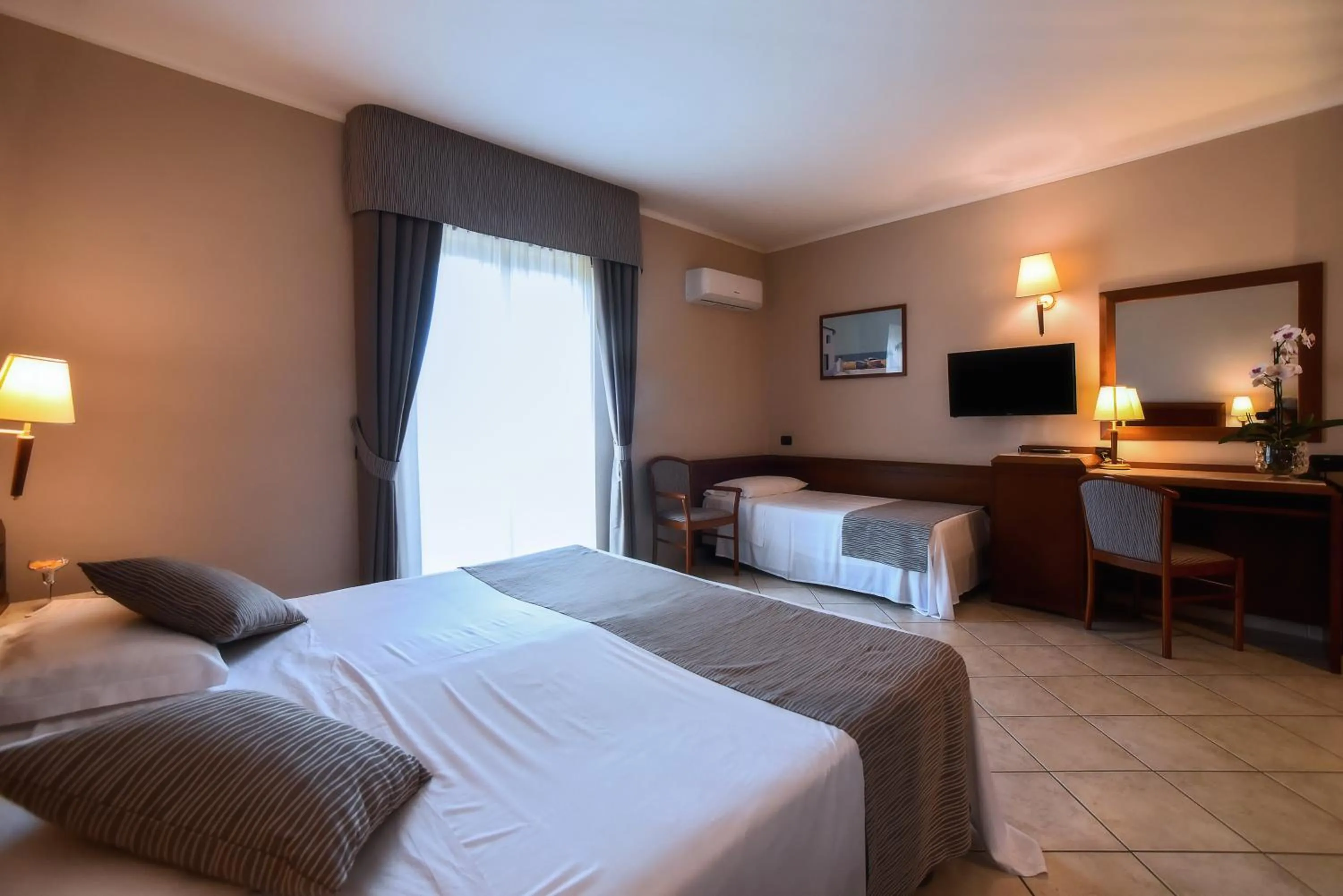 Photo of the whole room, Bed in Hotel Le Palme