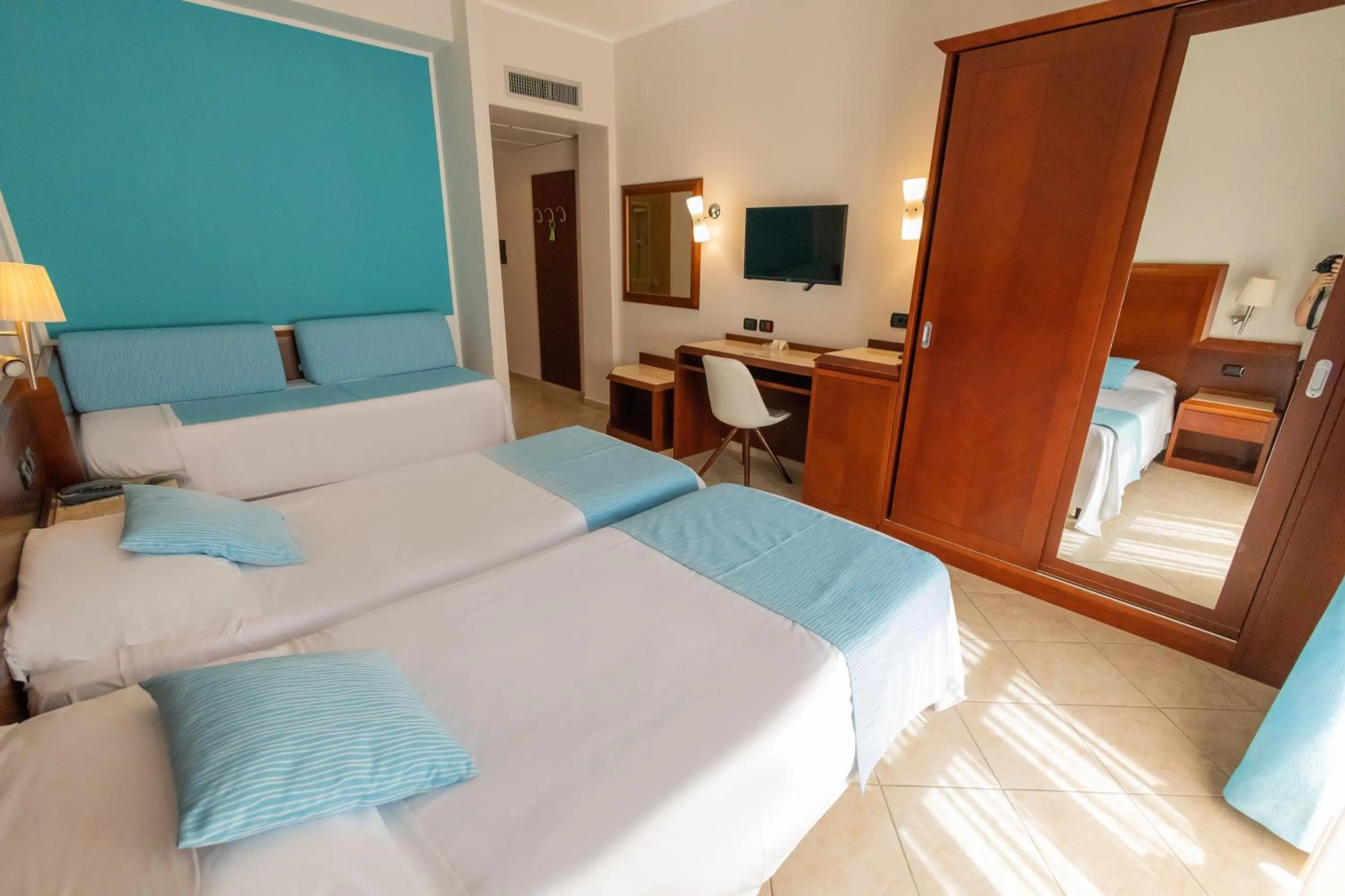 Photo of the whole room, Bed in Hotel Le Palme