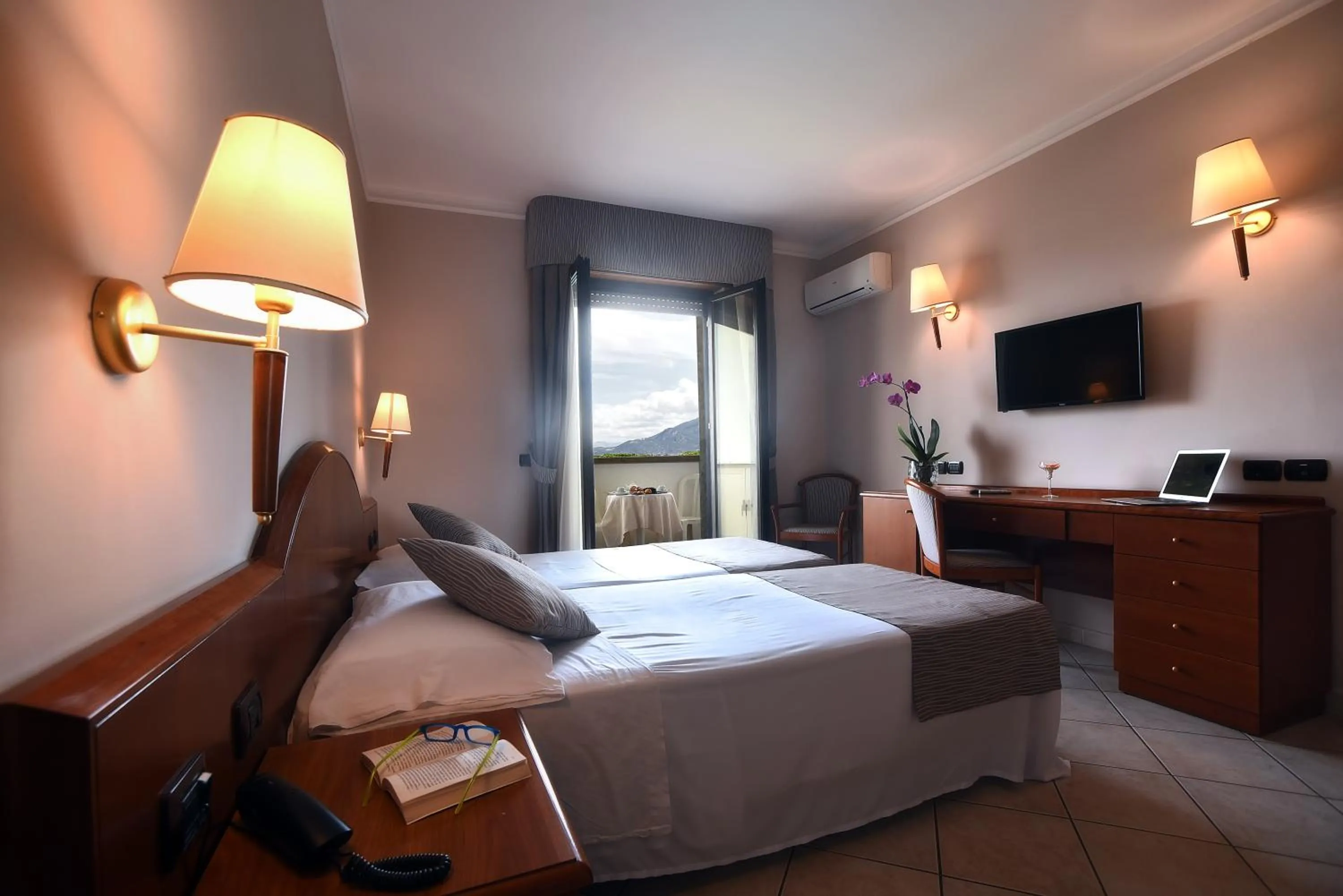 Photo of the whole room, Bed in Hotel Le Palme