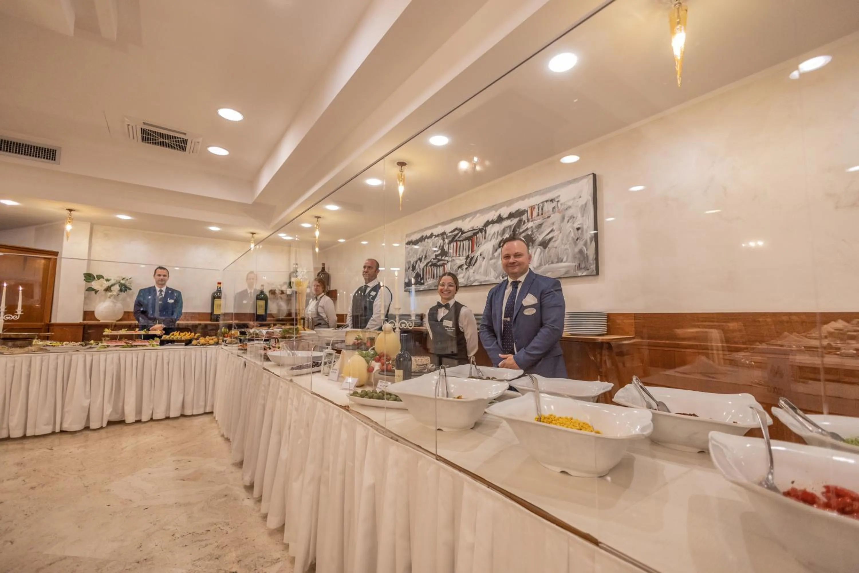 Restaurant/places to eat in Hotel Le Palme