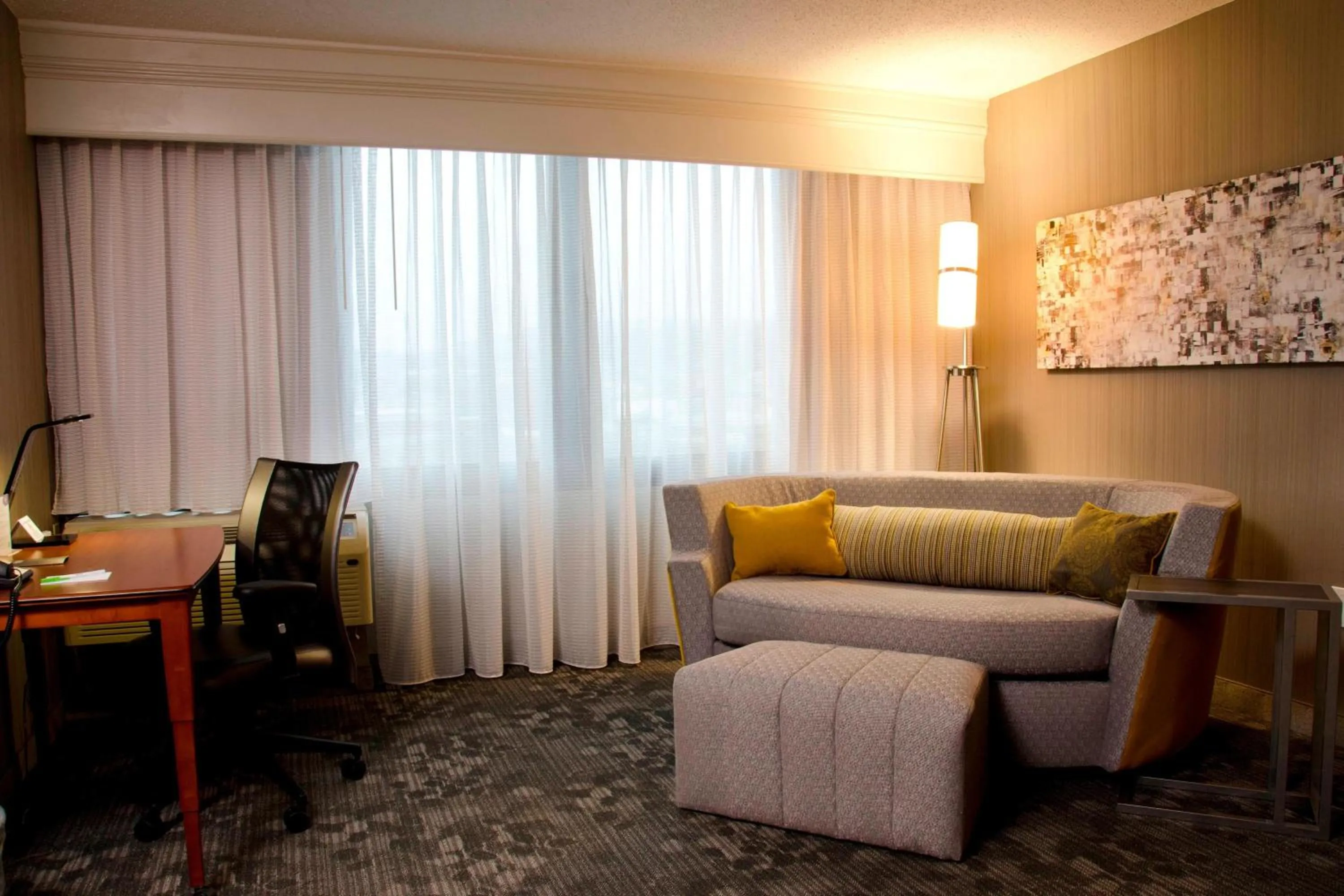 Bedroom in Courtyard Waterbury Downtown