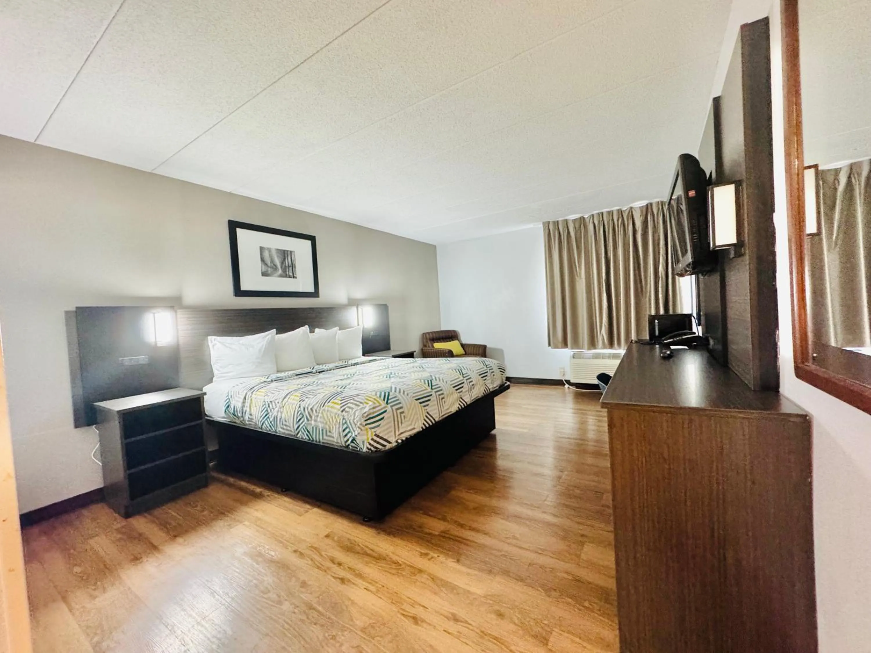 Bedroom, Bed in Motel 6-Milford, CT