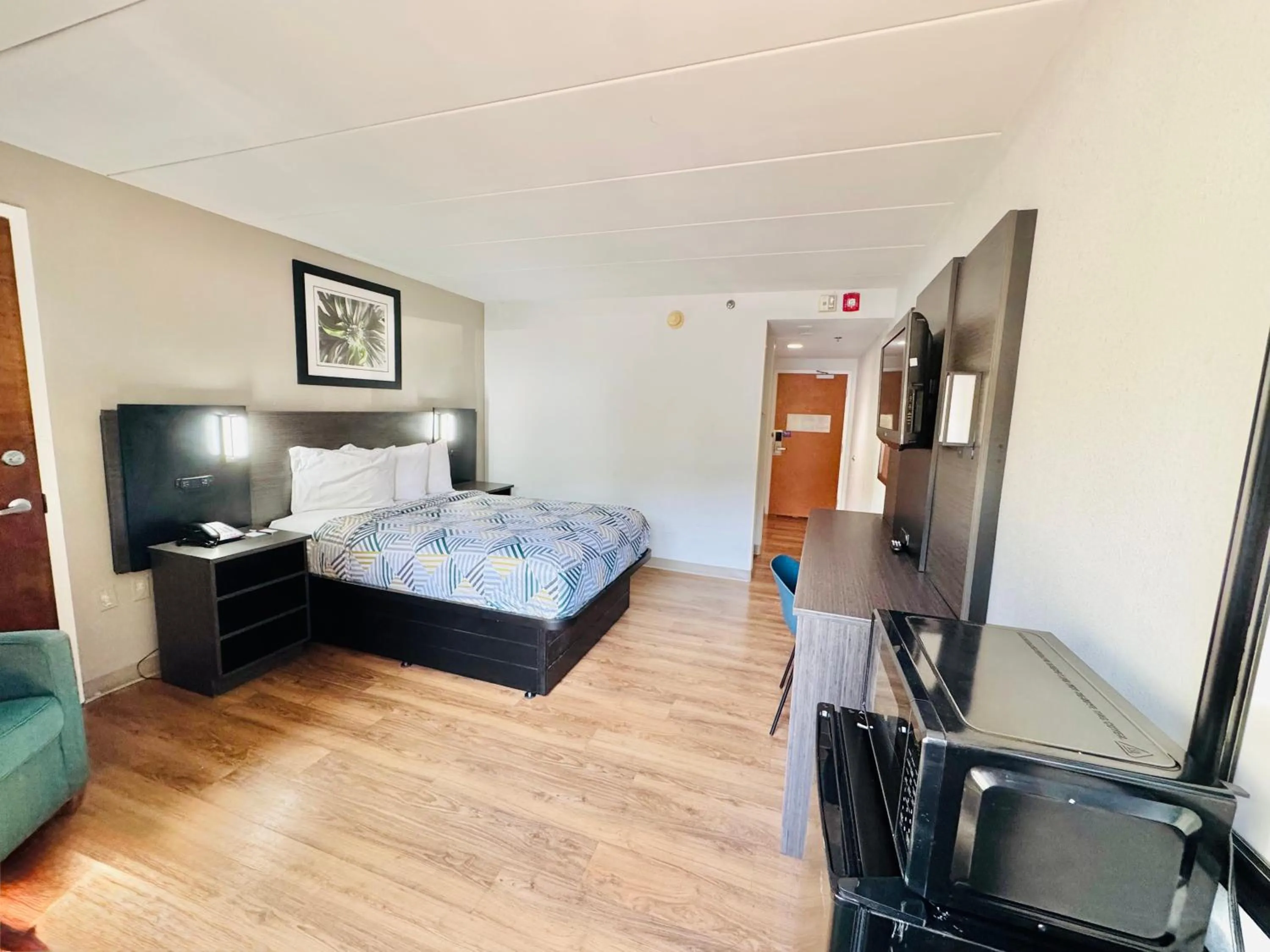 Bedroom, Bed in Motel 6-Milford, CT