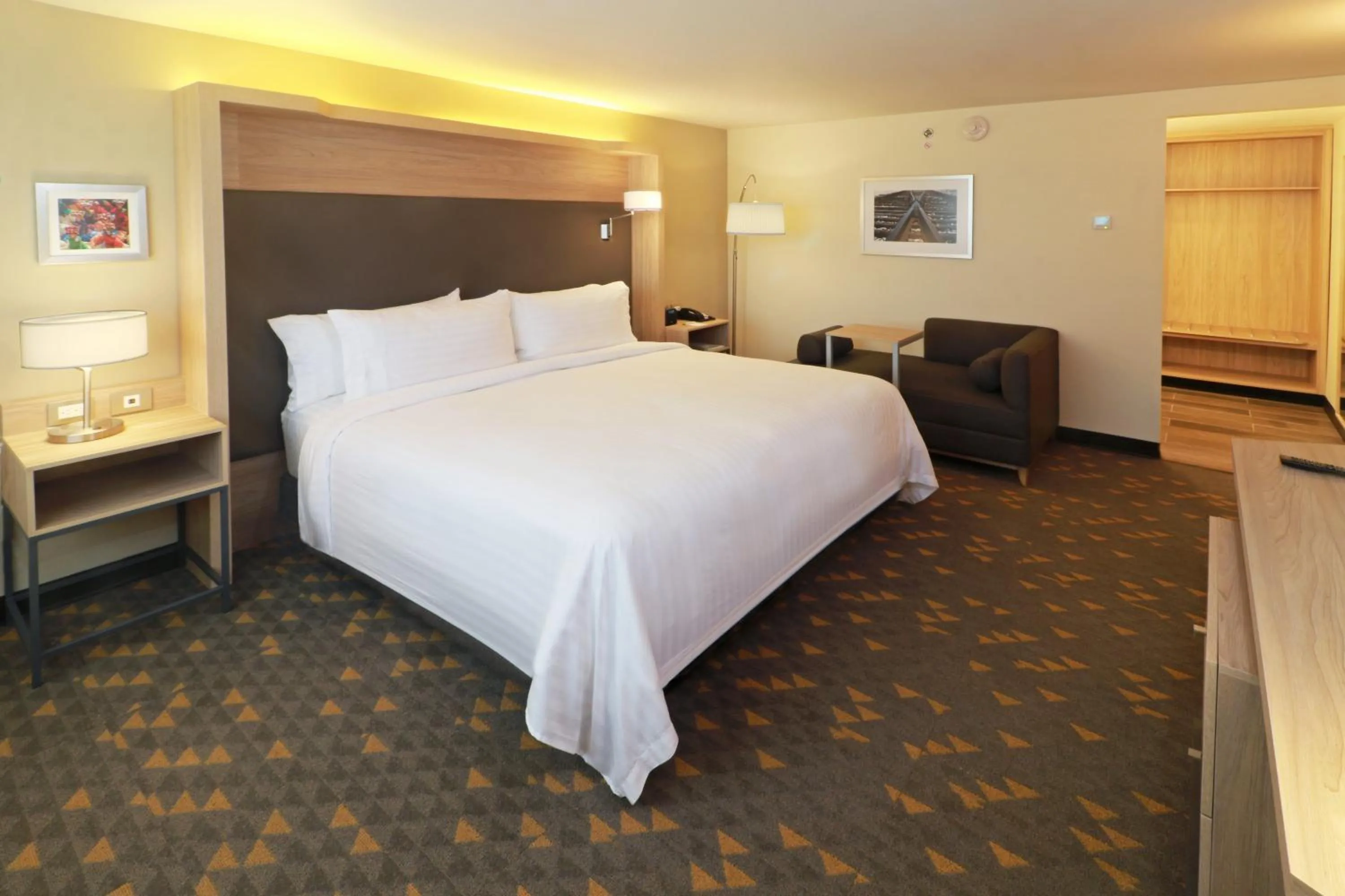 Photo of the whole room, Bed in Holiday Inn - Ciudad Juarez by IHG