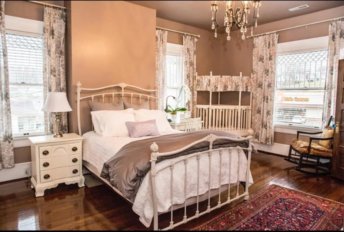 Bed in Baker's Hill Inn