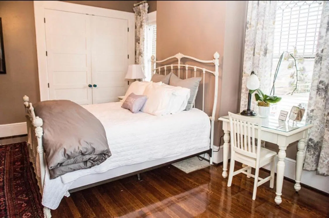 Bed in Baker's Hill Inn