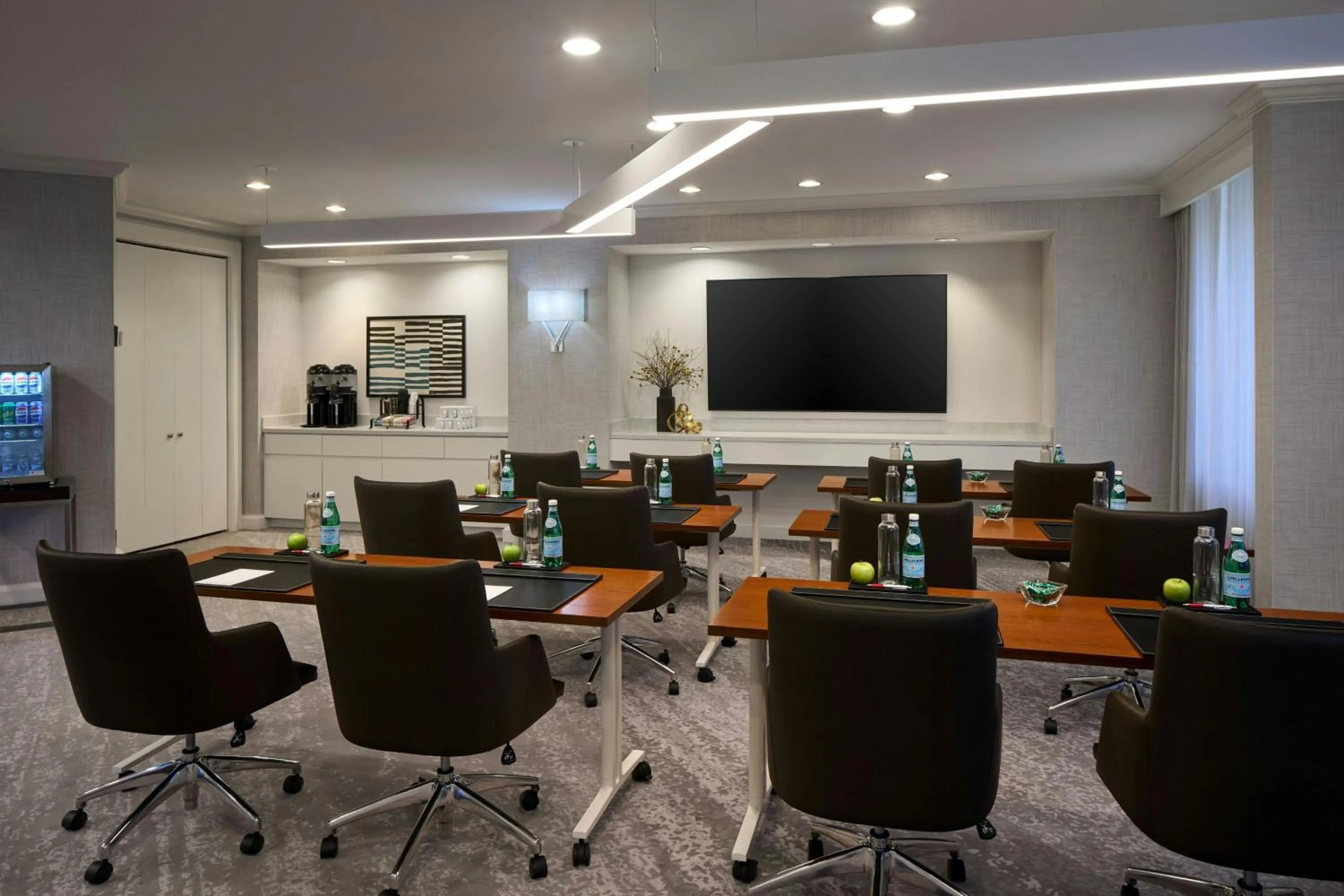 Meeting/conference room in Washington Dulles Marriott Suites