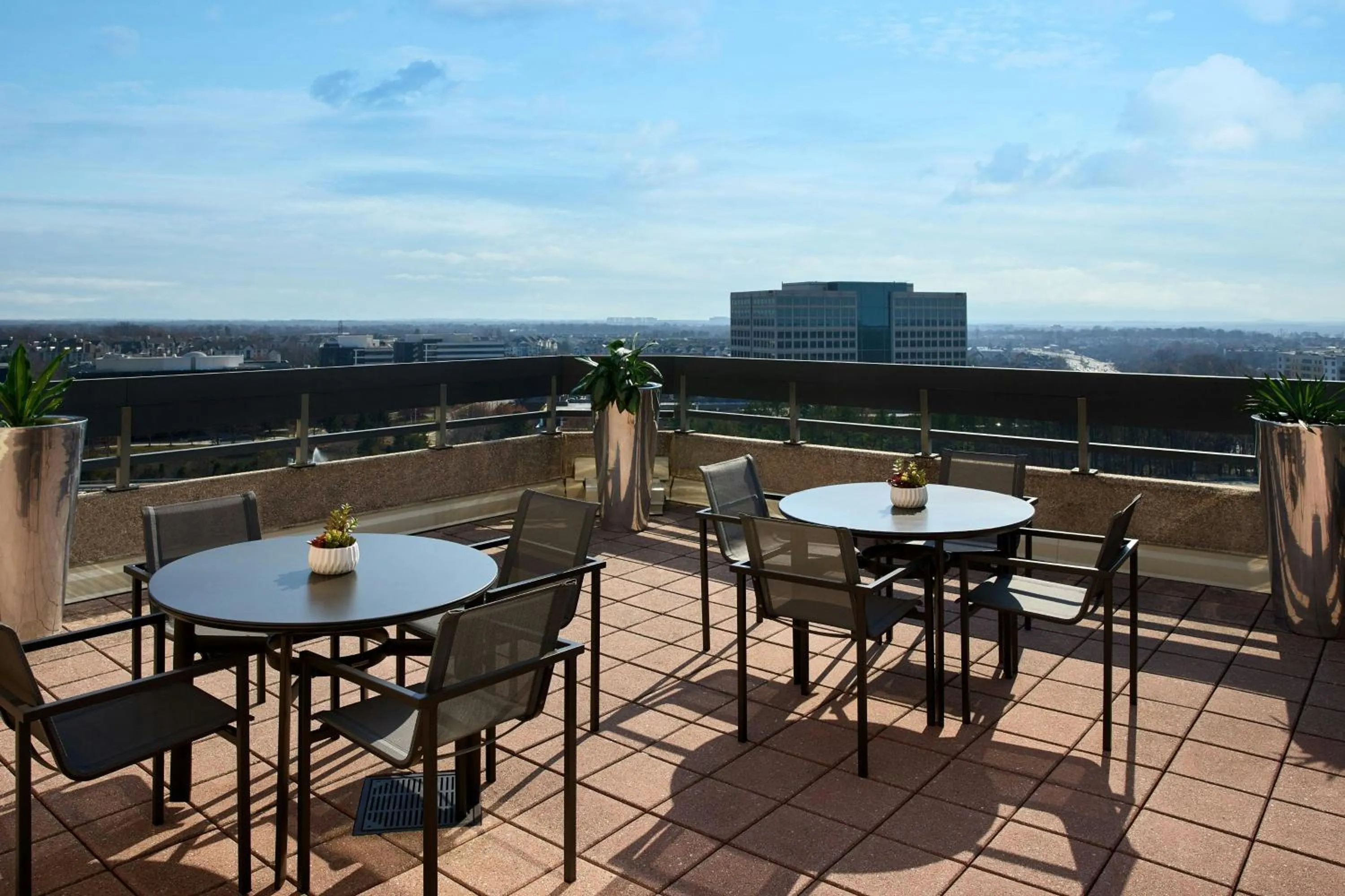 Photo of the whole room in Washington Dulles Marriott Suites