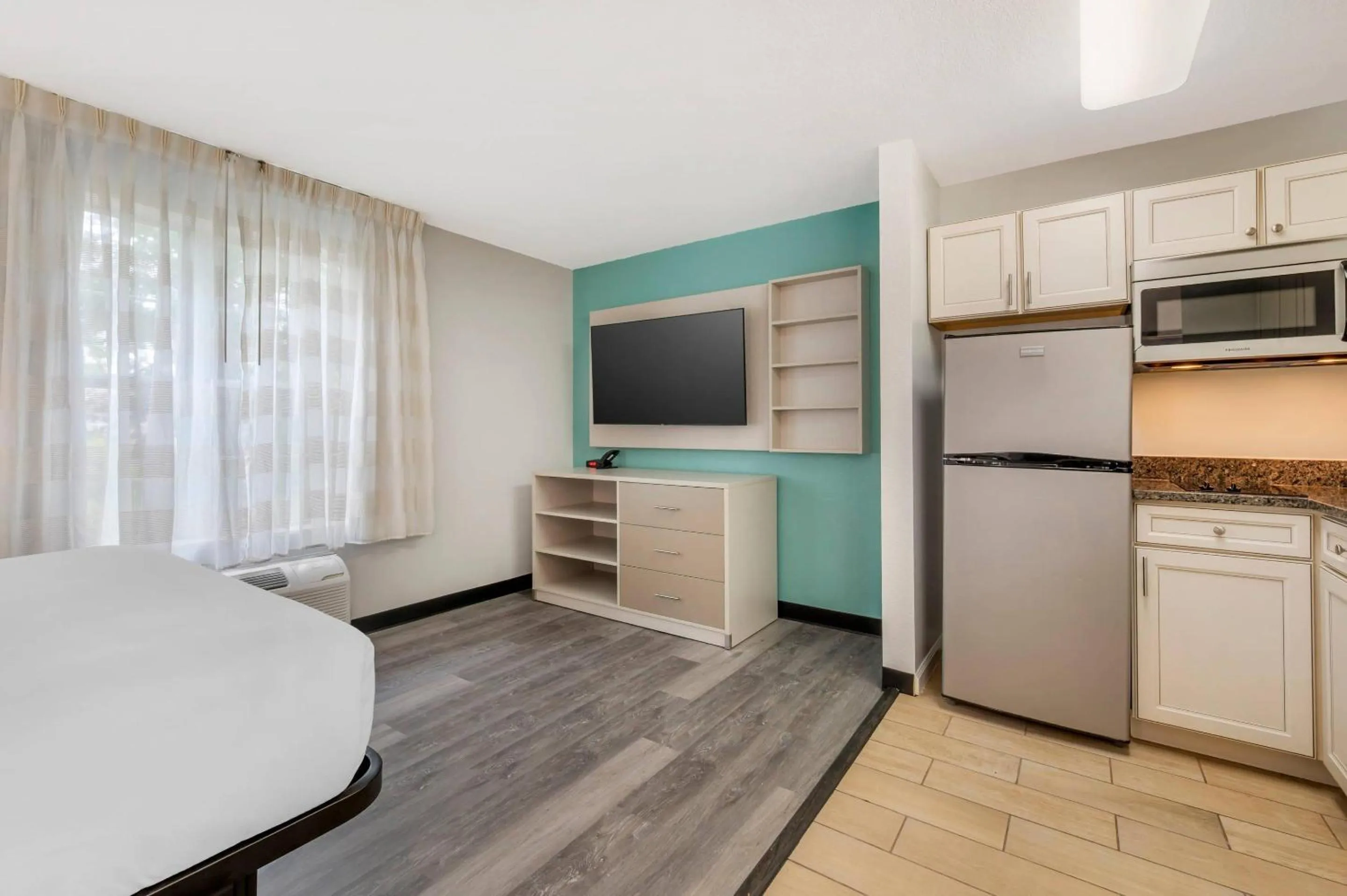 Bedroom, Bed in MainStay Suites Sterling near Dulles Town Center