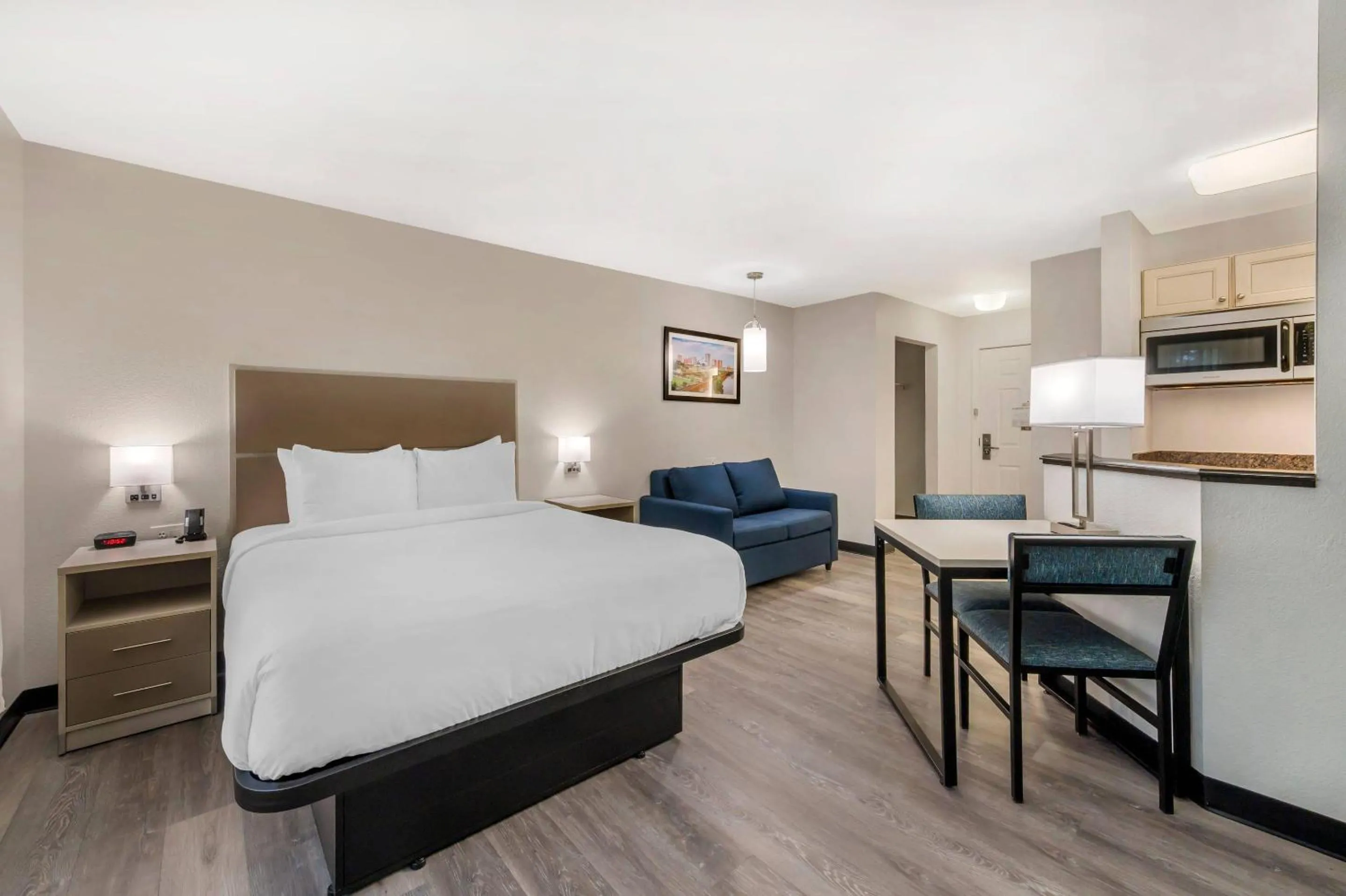 Bedroom, Bed in MainStay Suites Sterling near Dulles Town Center