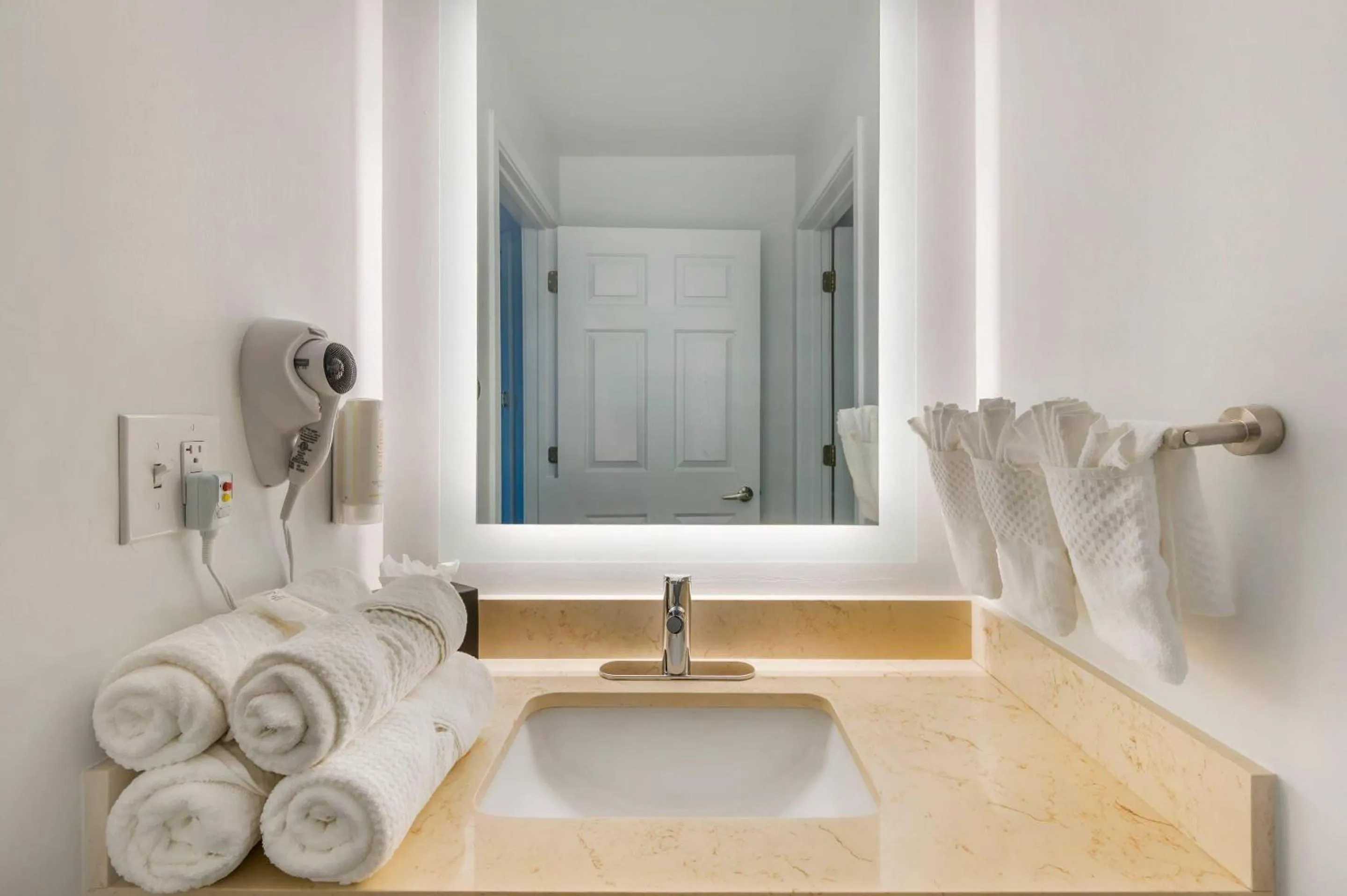 Bedroom in MainStay Suites Sterling near Dulles Town Center