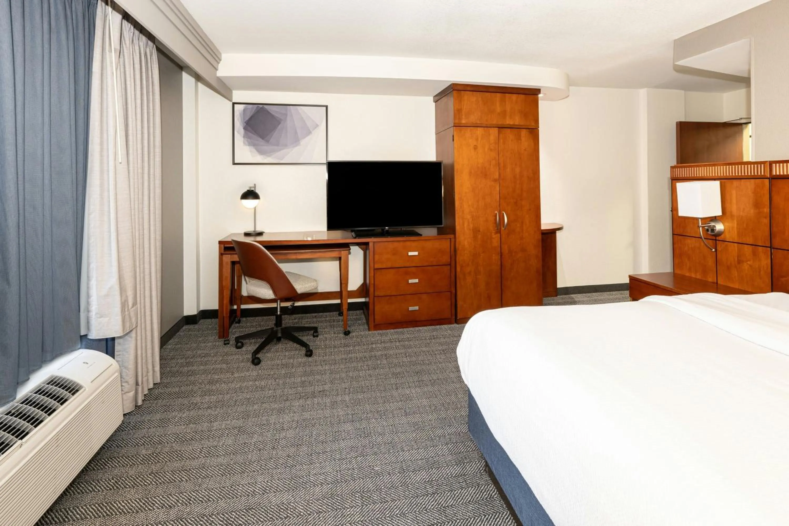 Photo of the whole room, Bed in Courtyard by Marriott Wichita at Old Town