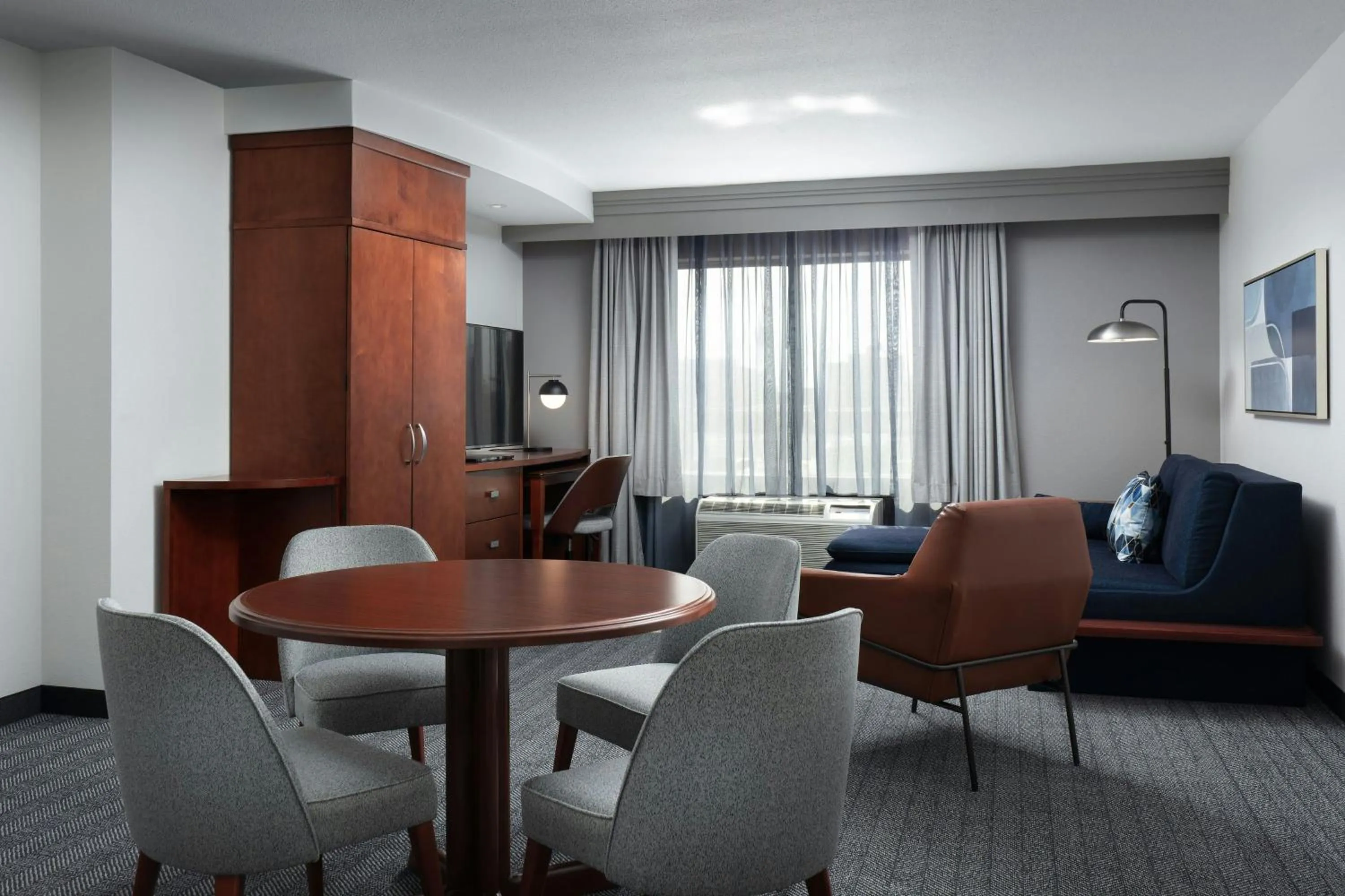 Living room in Courtyard by Marriott Wichita at Old Town