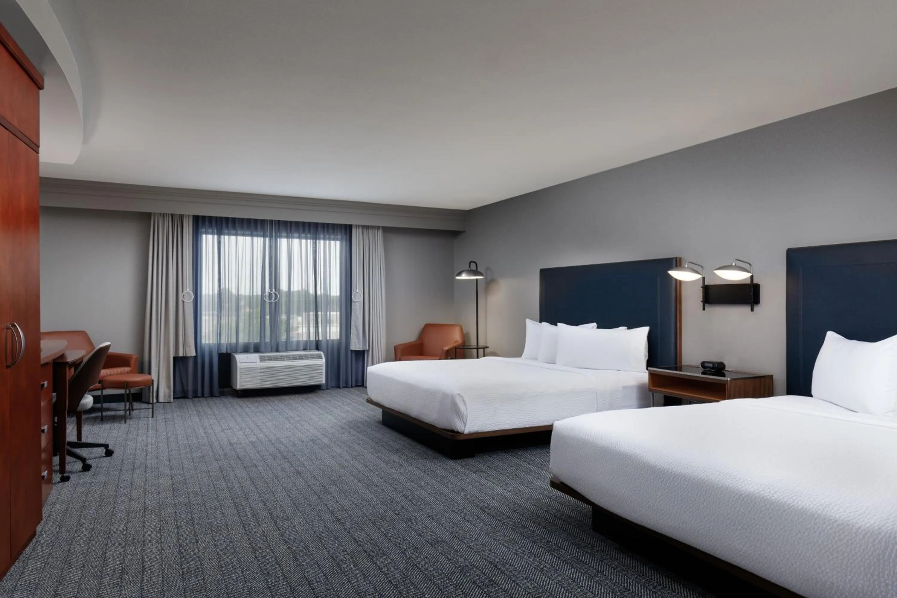 Bed in Courtyard by Marriott Wichita at Old Town