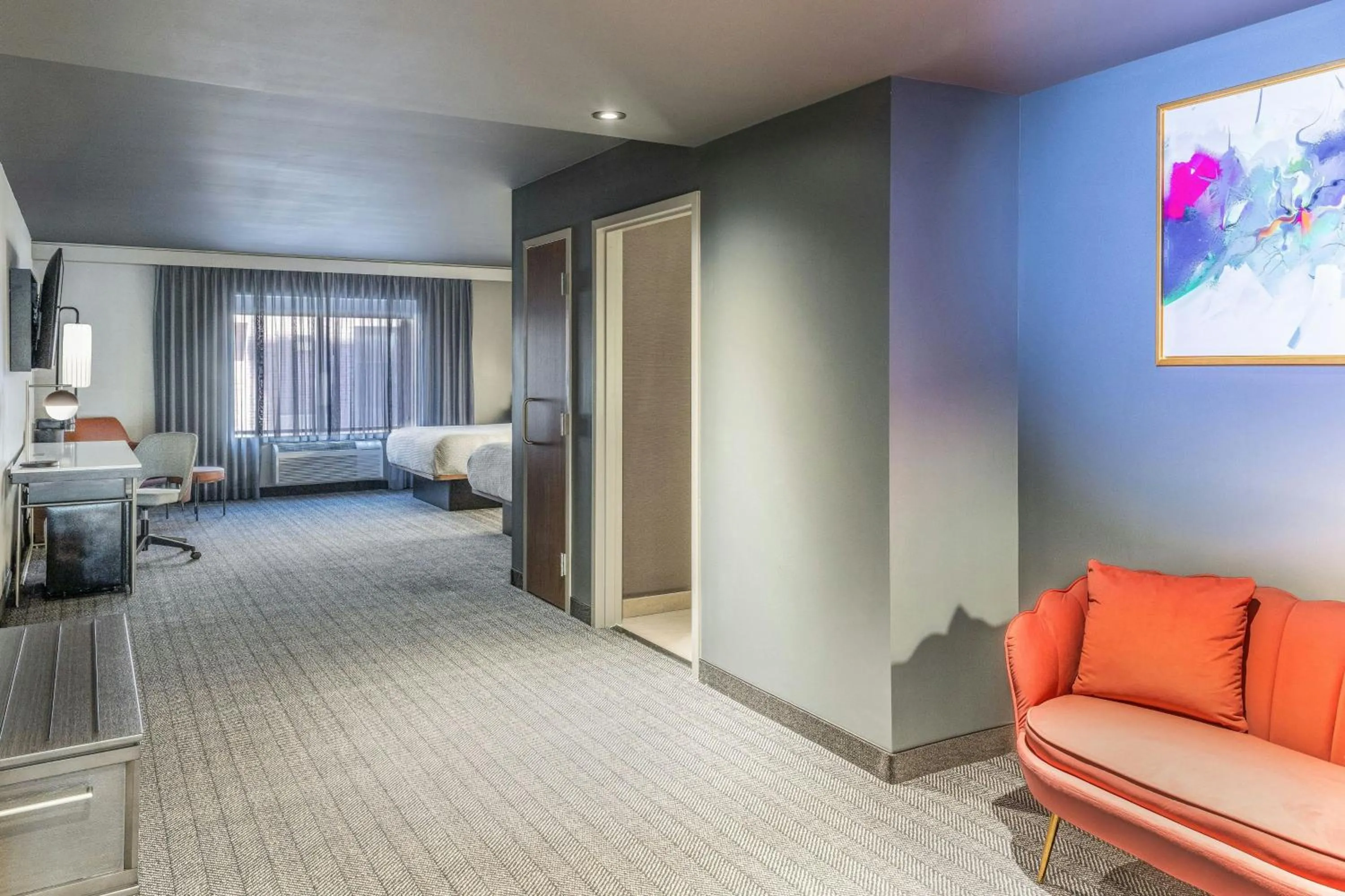 Lounge or bar, Bed in Courtyard by Marriott Wichita at Old Town