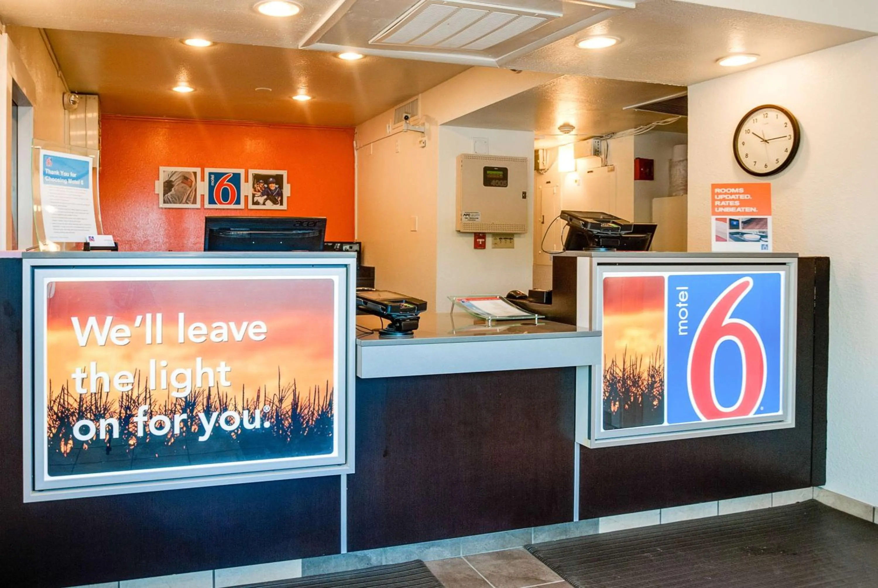Lobby or reception in Motel 6-Lenexa, KS - Kansas City Southwest