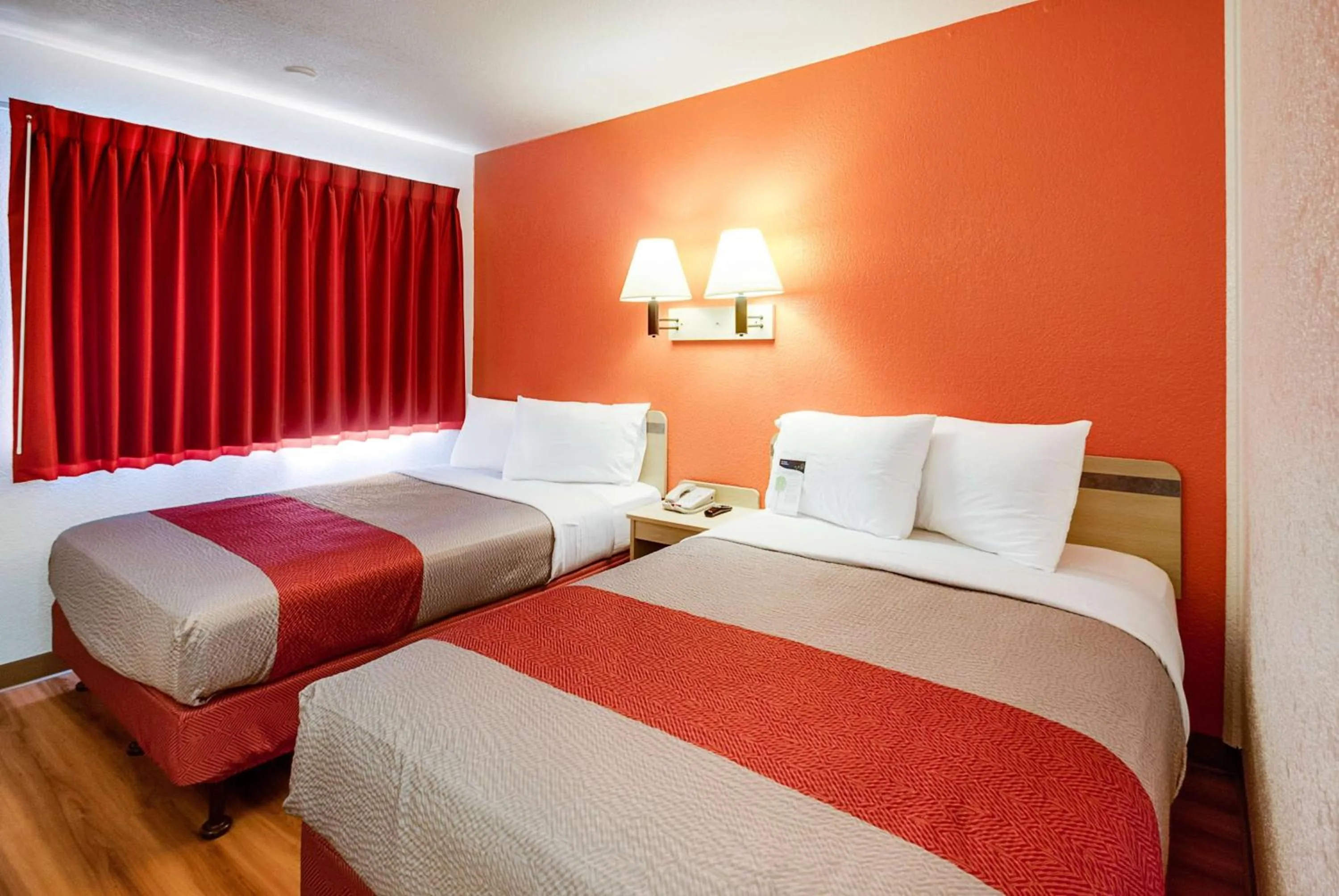 Photo of the whole room, Bed in Motel 6-Lenexa, KS - Kansas City Southwest