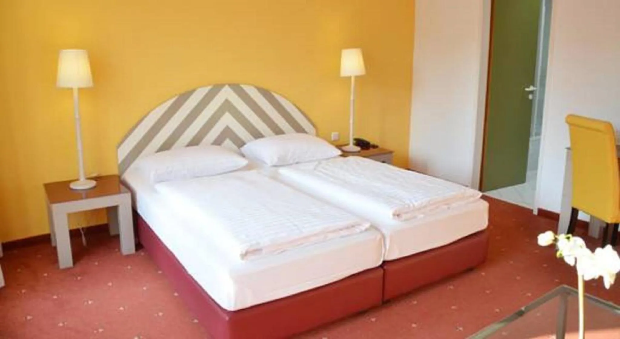 Photo of the whole room, Bed in Hotel Neutor Express