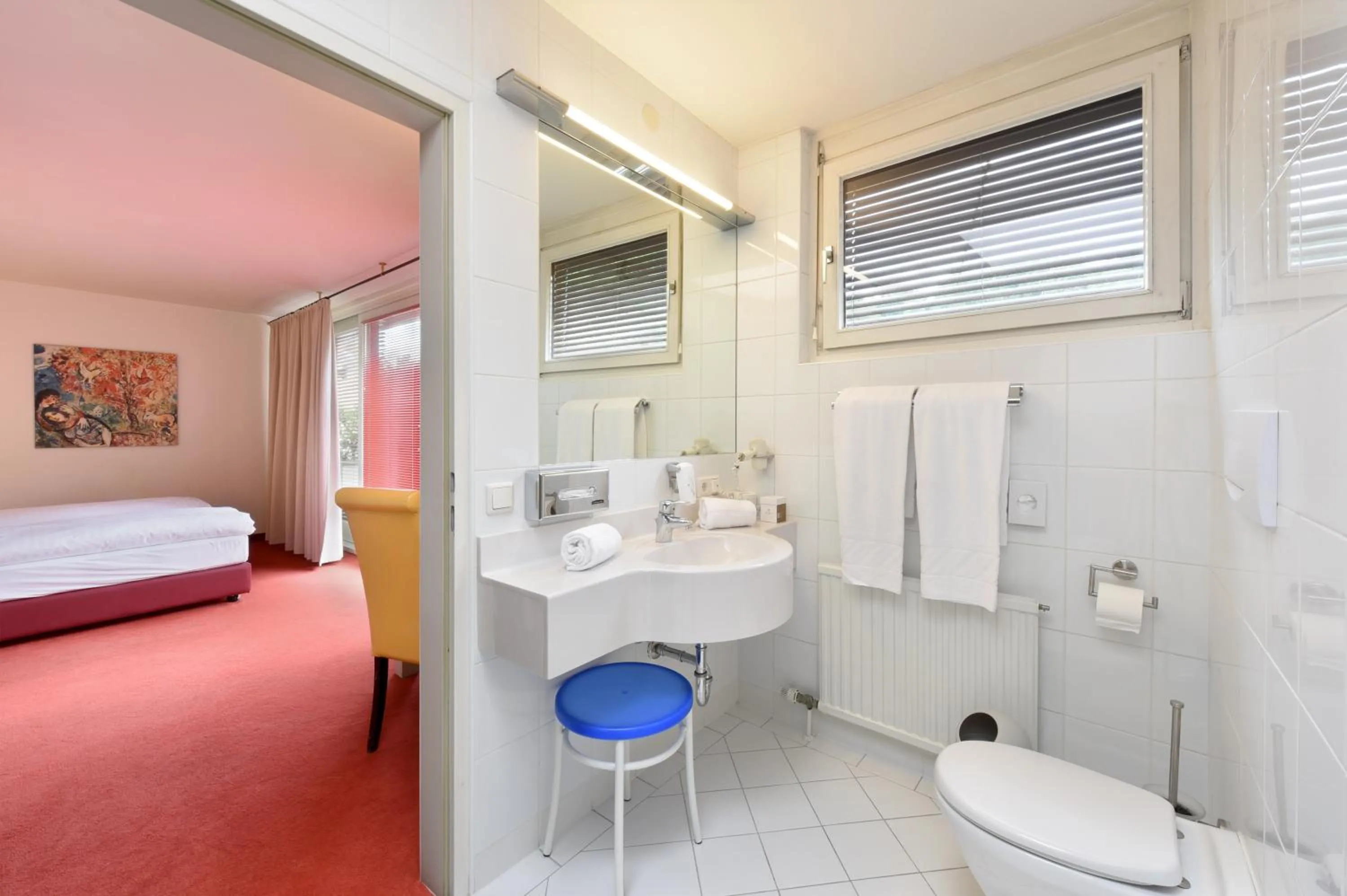 Bathroom, Bed in Hotel Neutor Express
