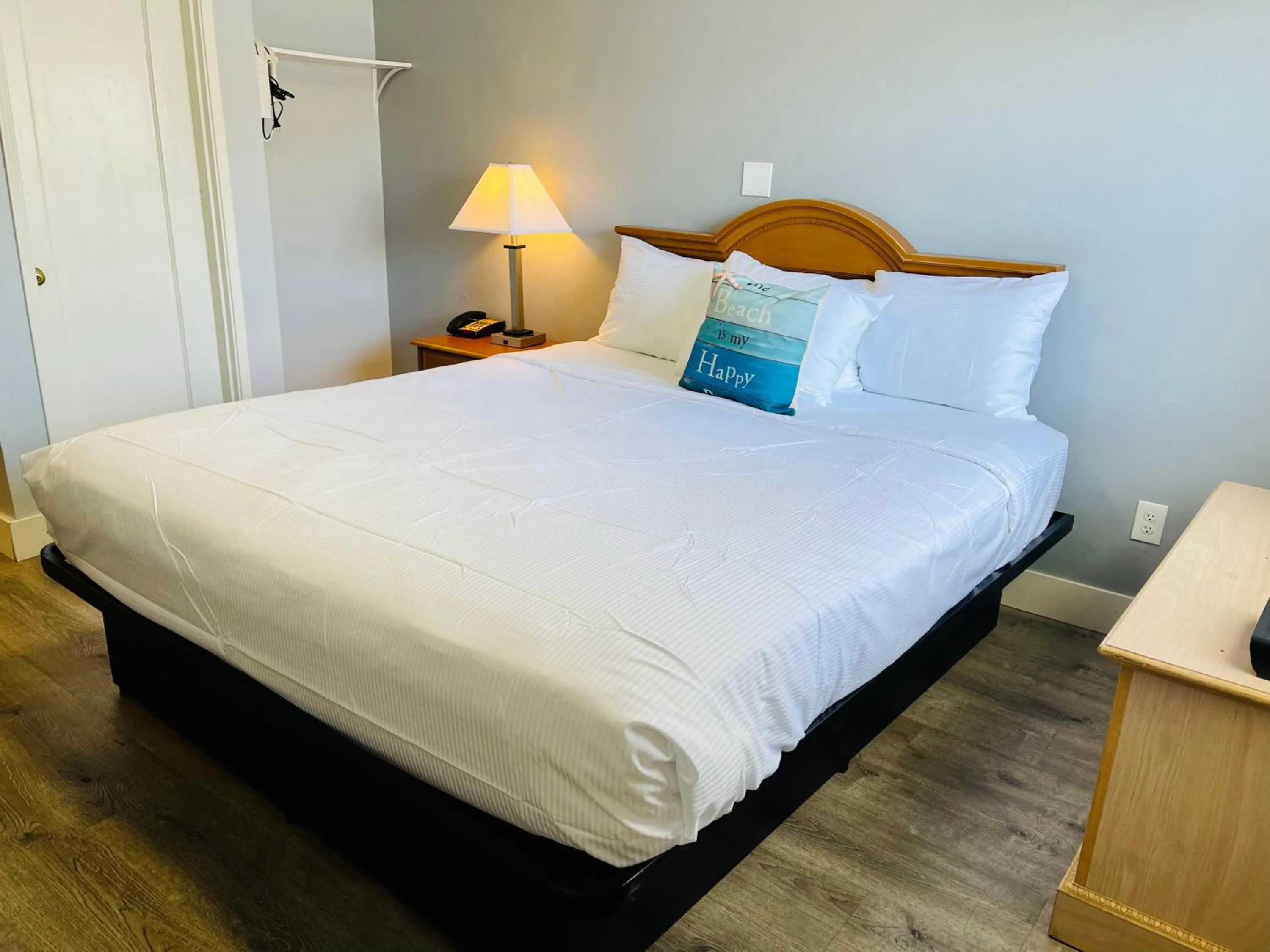 Bed in The Palomar Inn