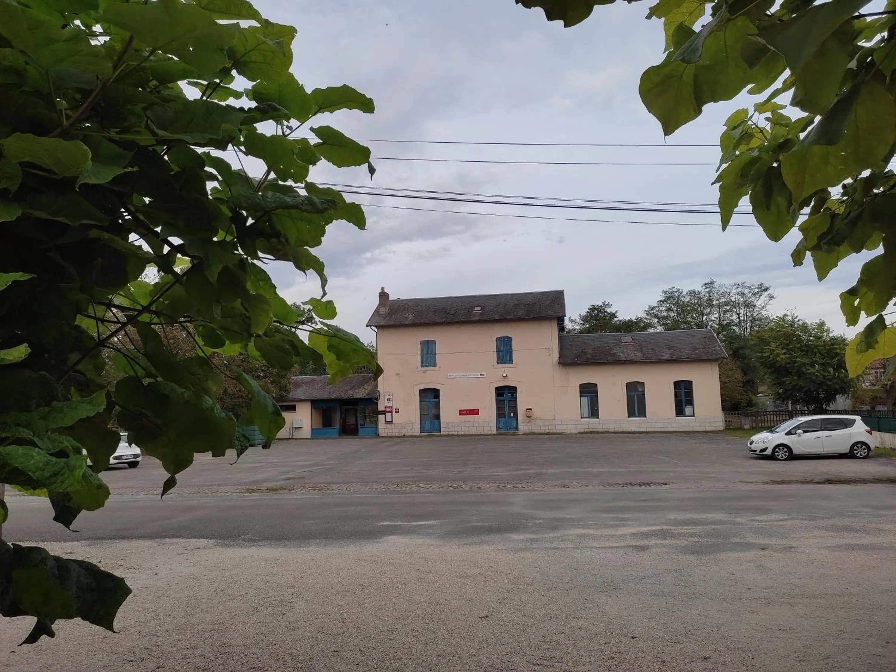 Property building in Hotel des Voyageurs