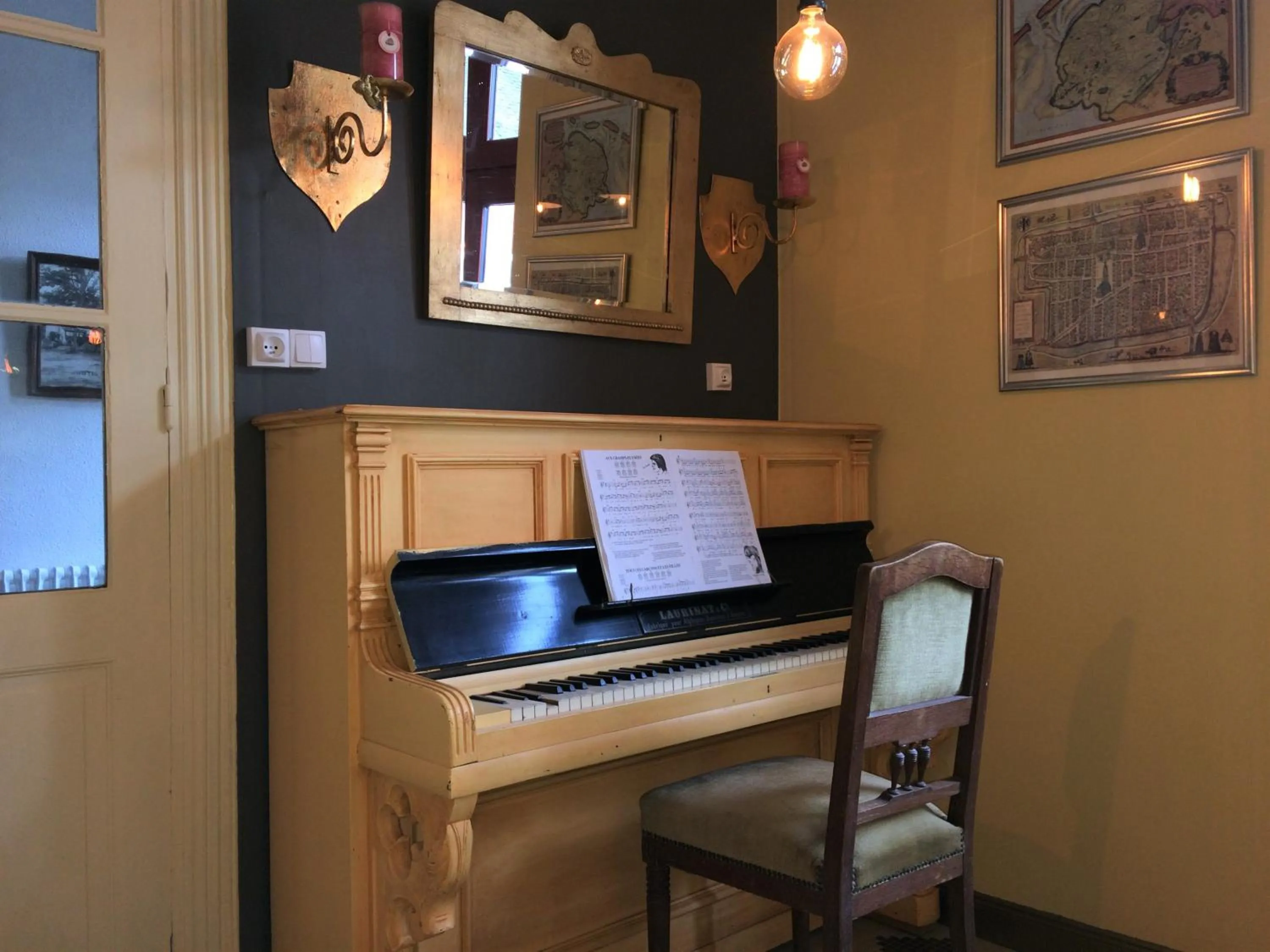 Lounge or bar in Hotel des Voyageurs