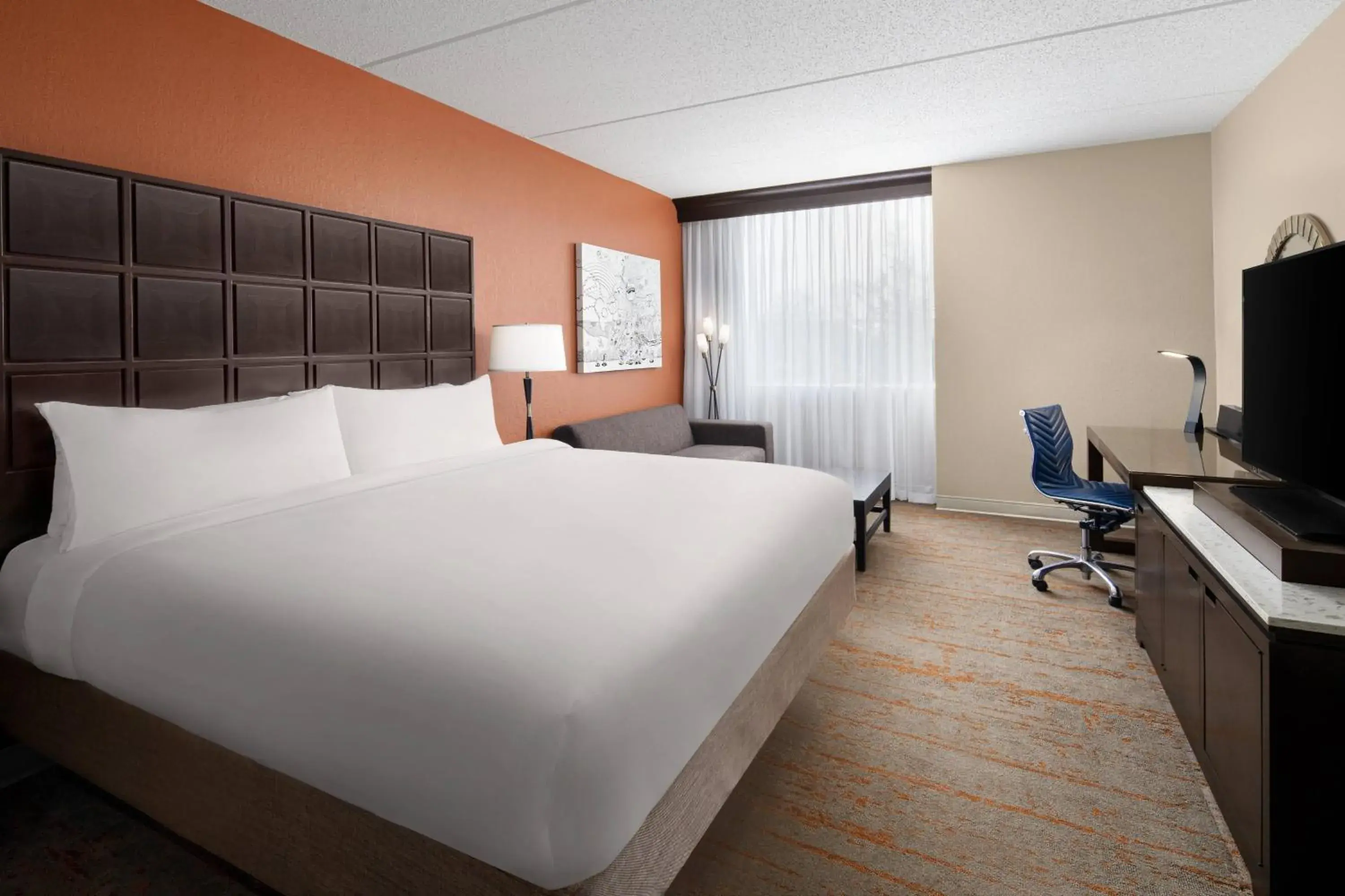 King Room with Sofa Bed - Club Lounge Acces/High floor/Hearing Accessible in Renaissance Indianapolis North Hotel King Room with Sofa Bed - Club Lounge Acces/High floor/Hearing Accessible in Renaissance Indianapolis North Hotel