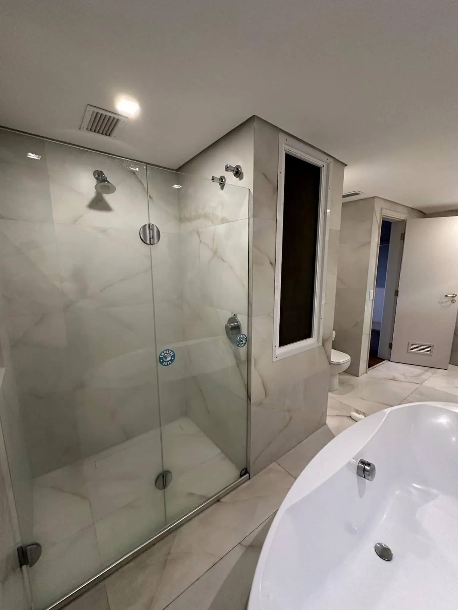 Shower in Hotel Saint Paul