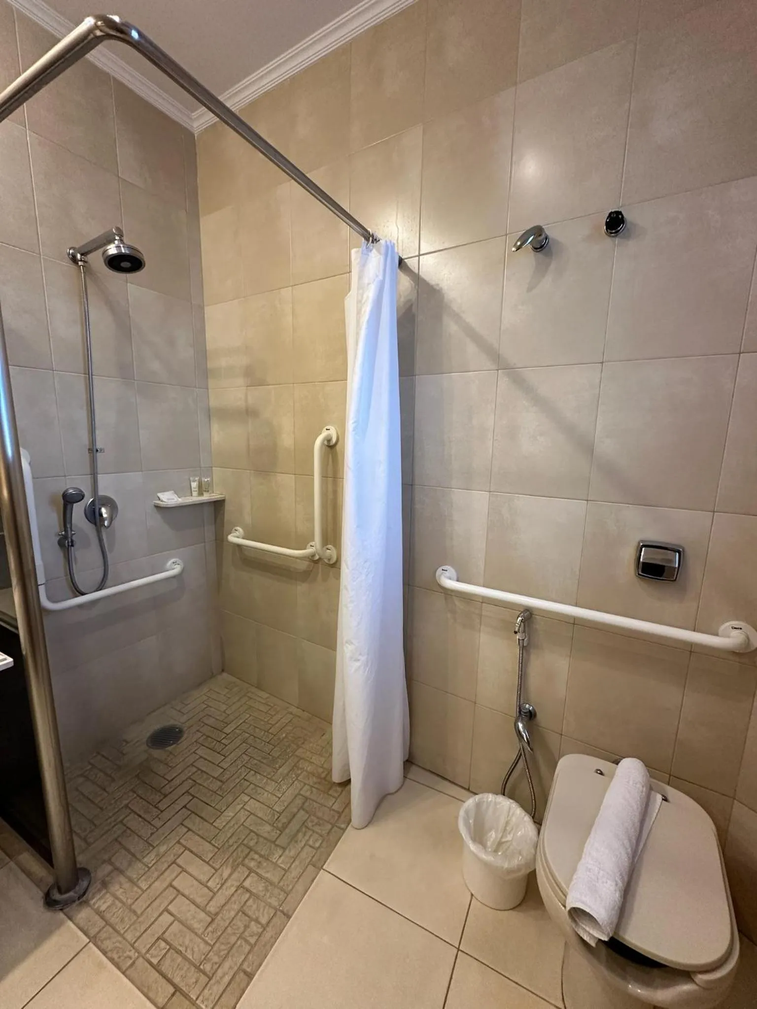 Shower in Hotel Saint Paul