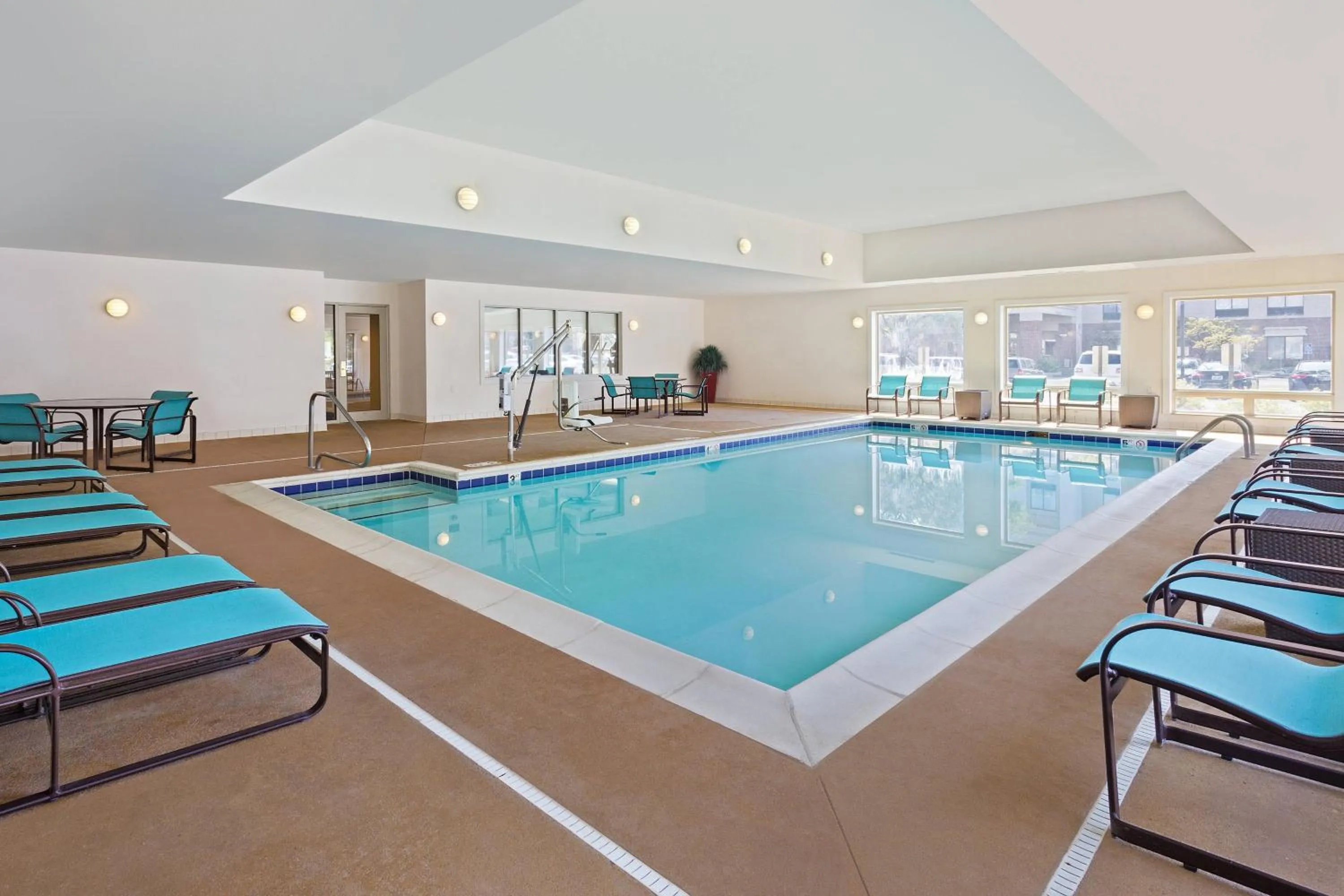 Swimming pool in Residence Inn Indianapolis Carmel