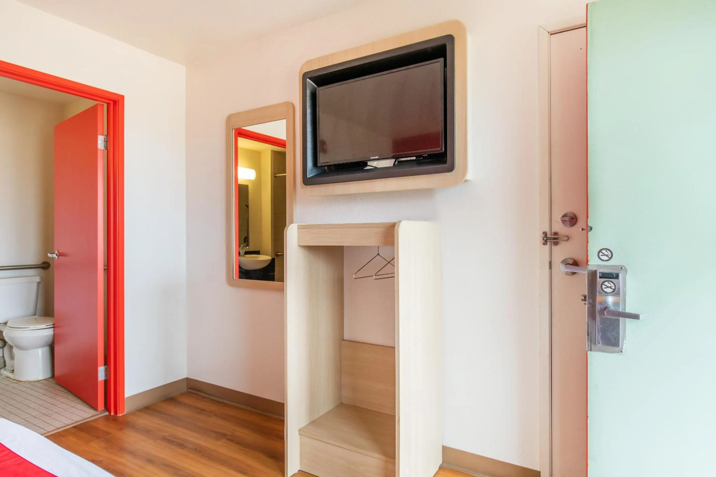 TV and multimedia in Regency Inn Tulsa