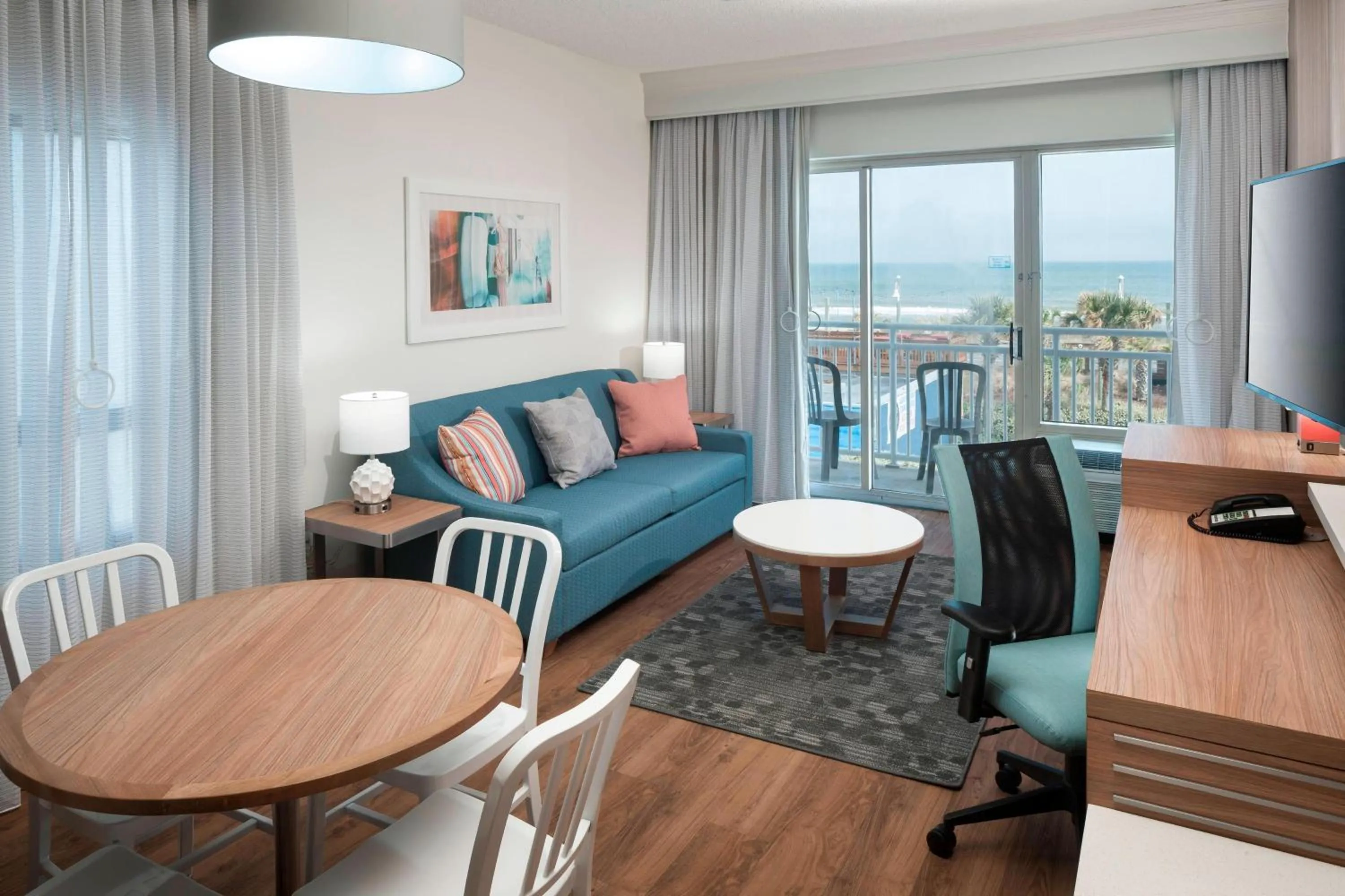 Living room in Courtyard by Marriott Carolina Beach Oceanfront