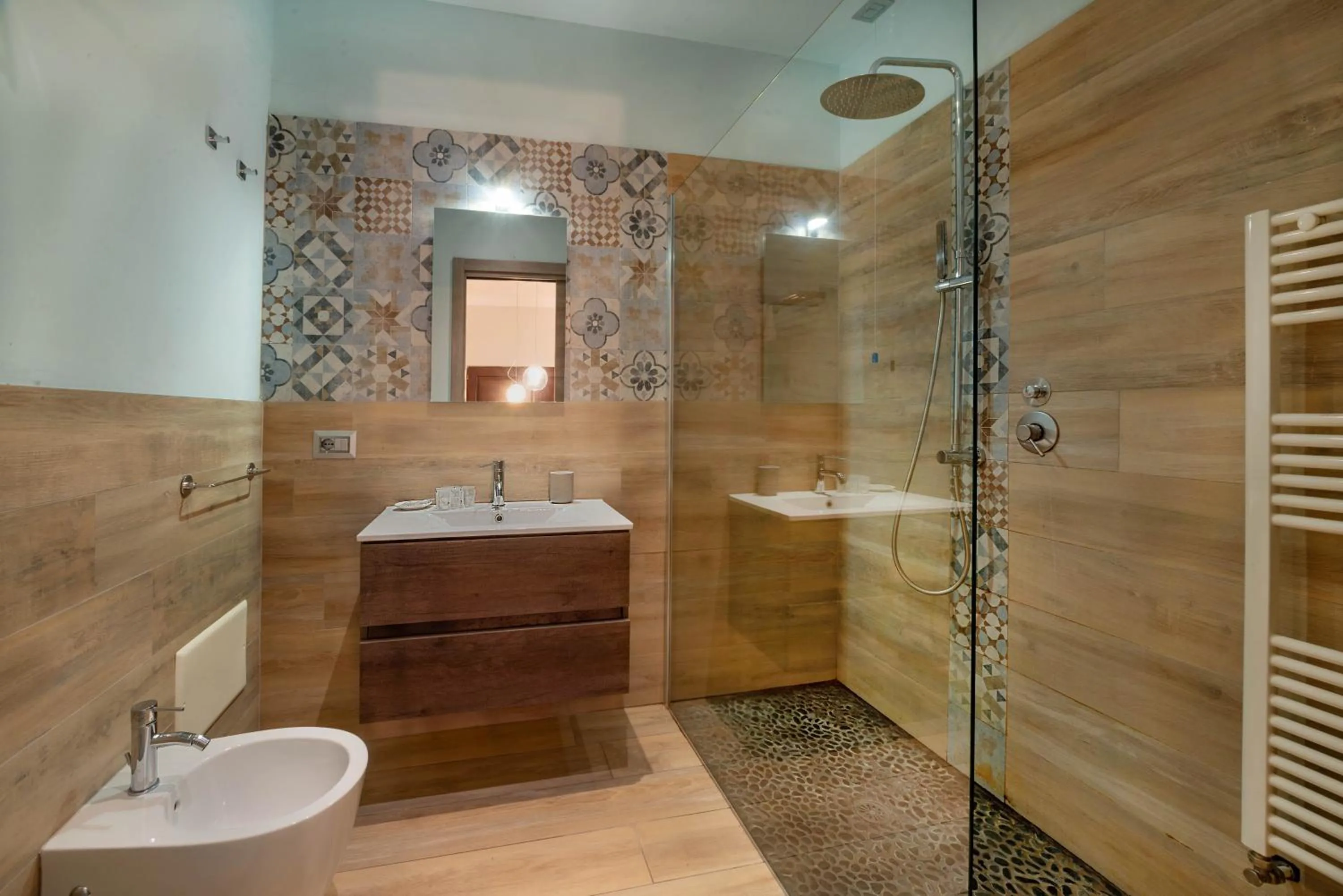 Shower in Amphitheatrum Arena