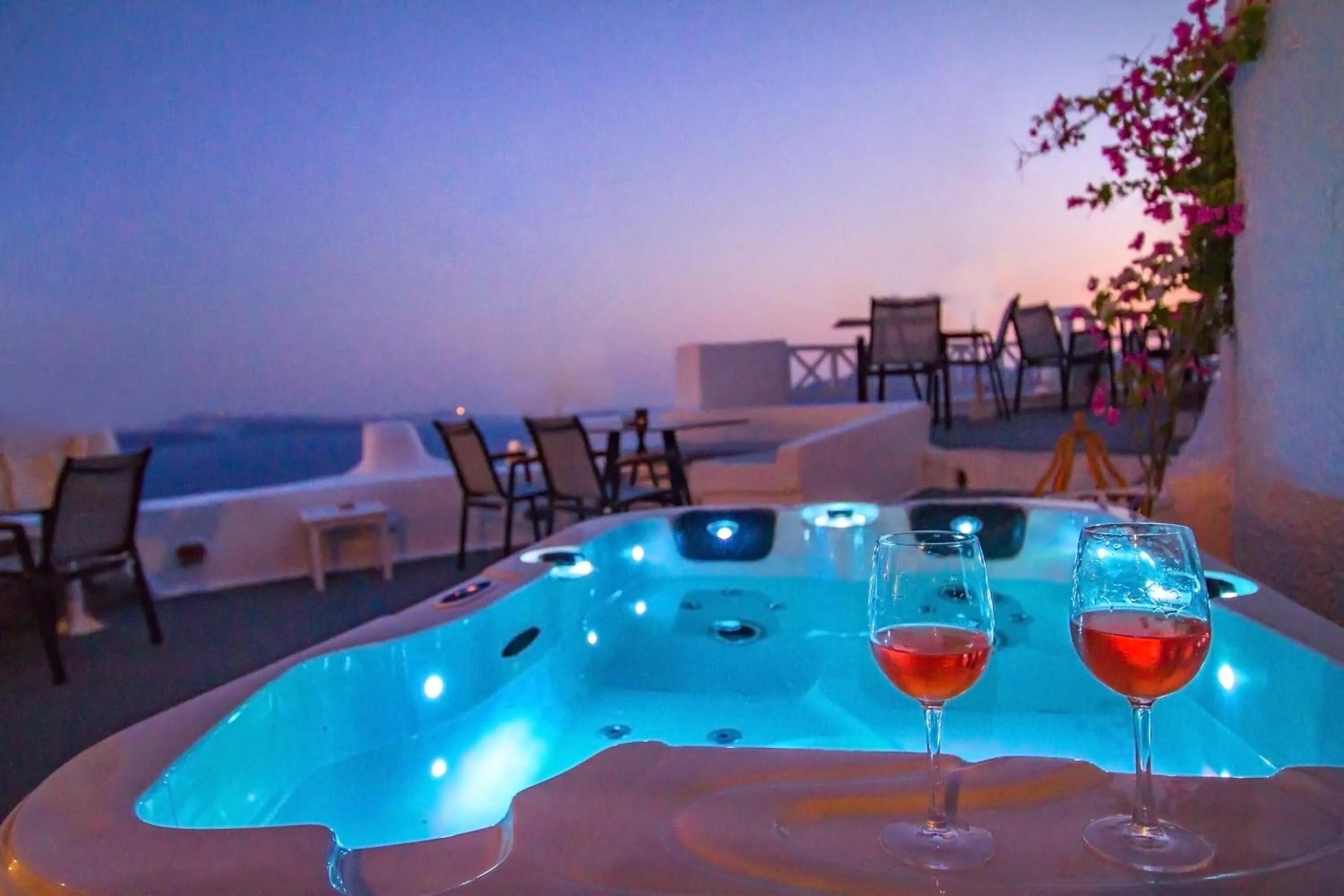 Hot Tub in Alexander's Suites