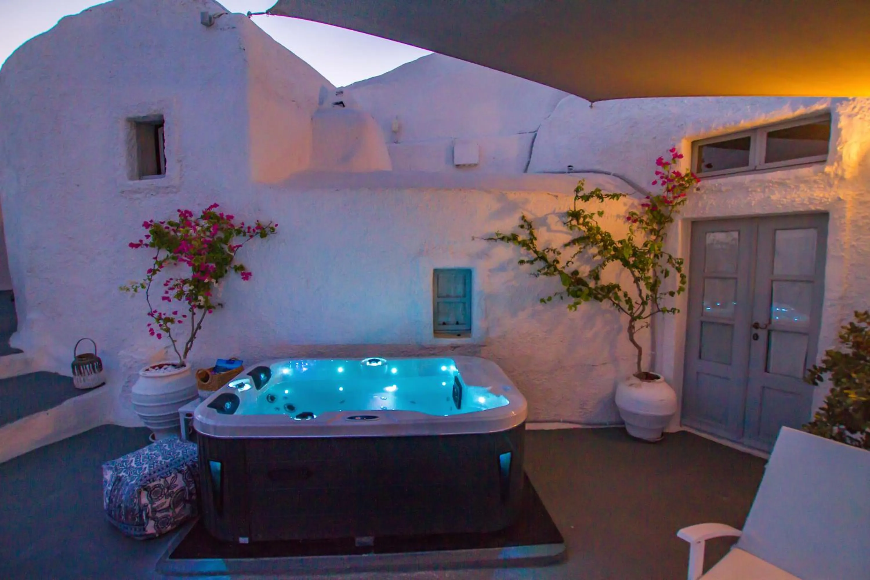 Hot Tub in Alexander's Suites