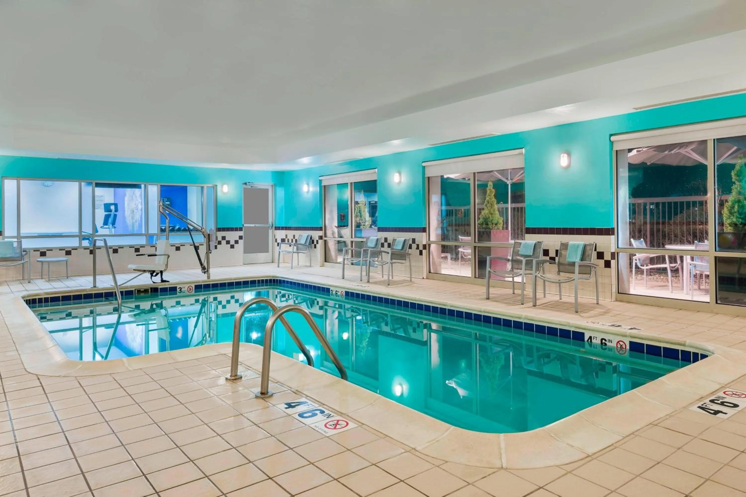 Swimming pool in SpringHill Suites Indianapolis Carmel