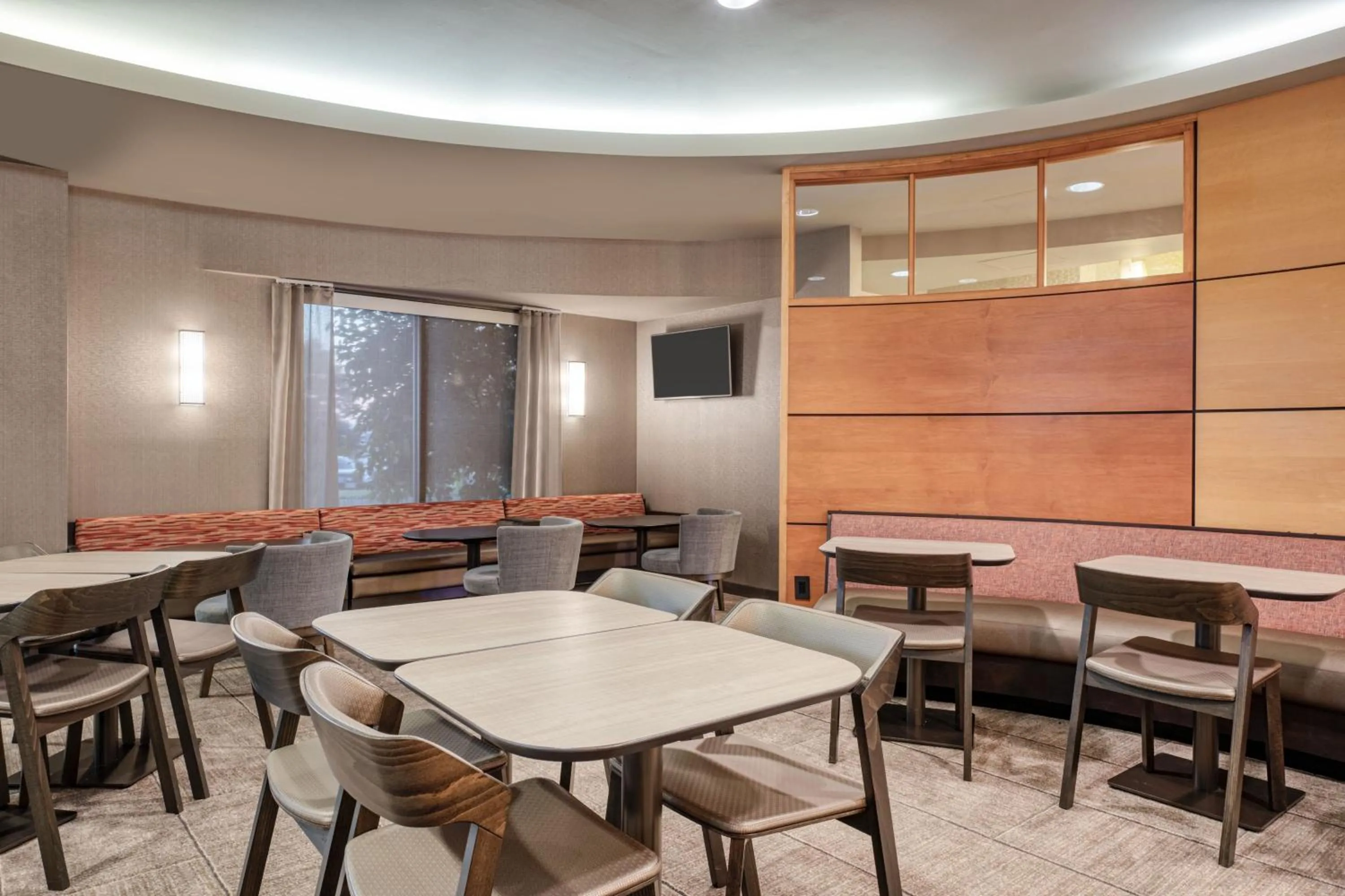 Breakfast in SpringHill Suites Terre Haute