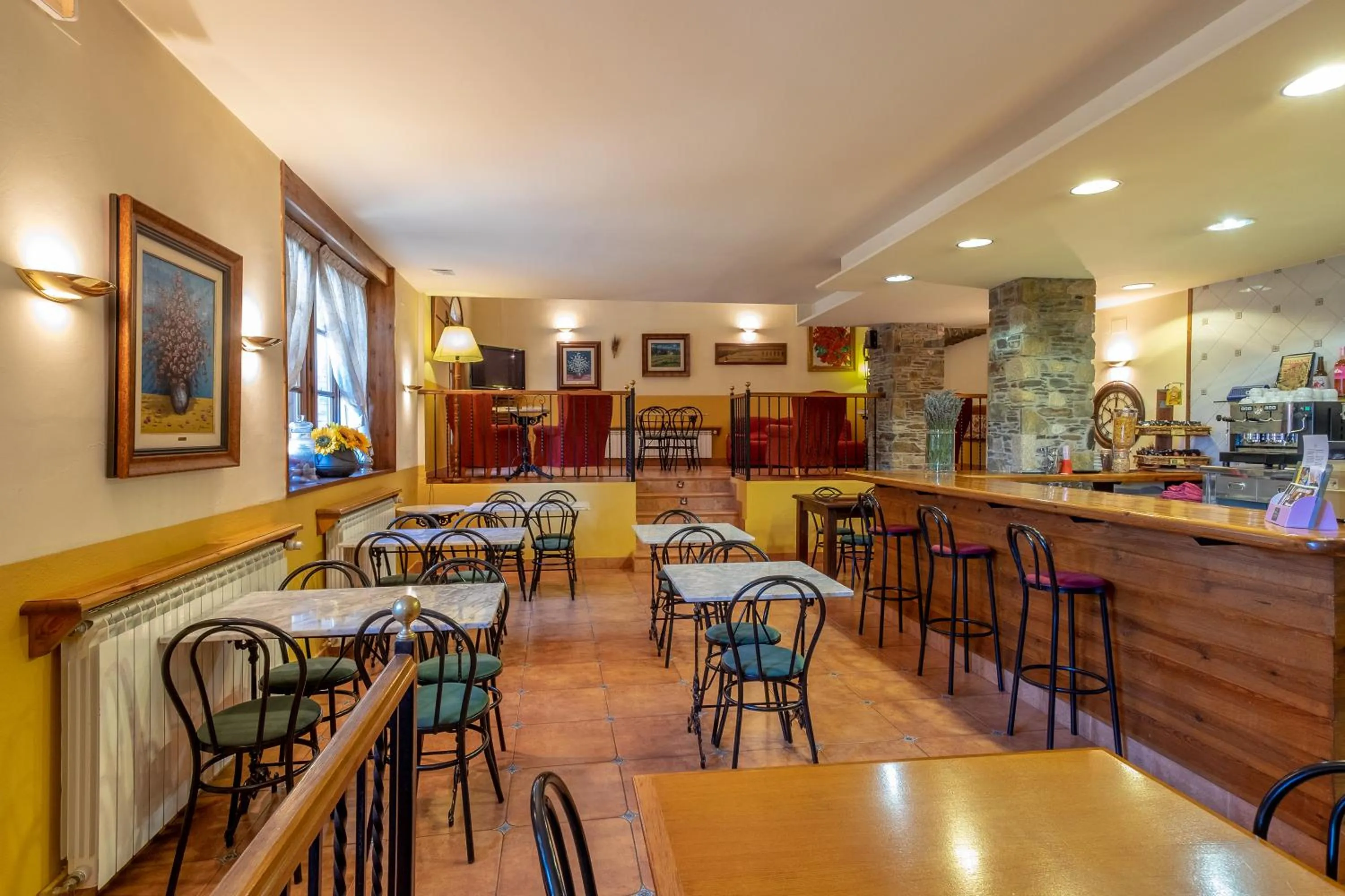 Communal lounge/ TV room in Aparthotel les Corts