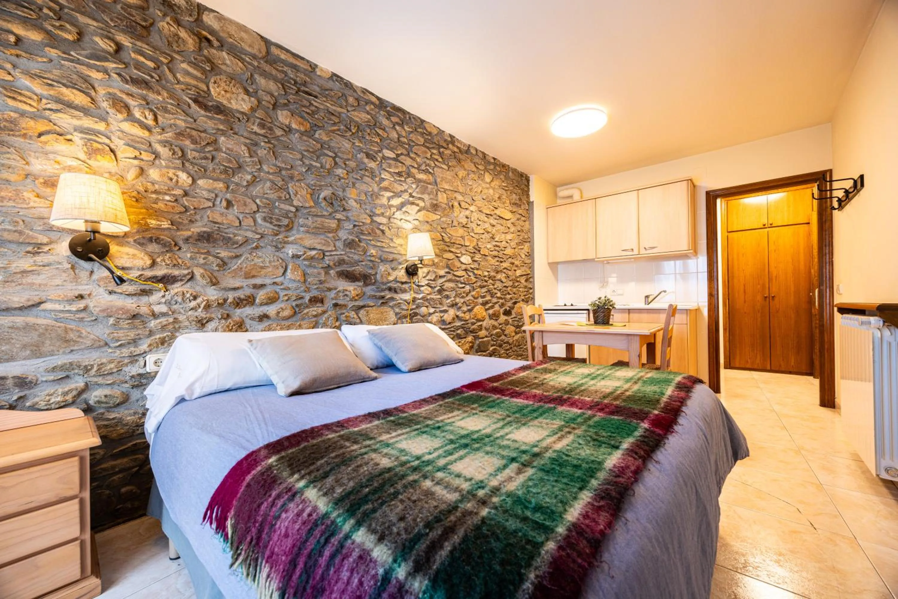 Photo of the whole room, Bed in Aparthotel les Corts