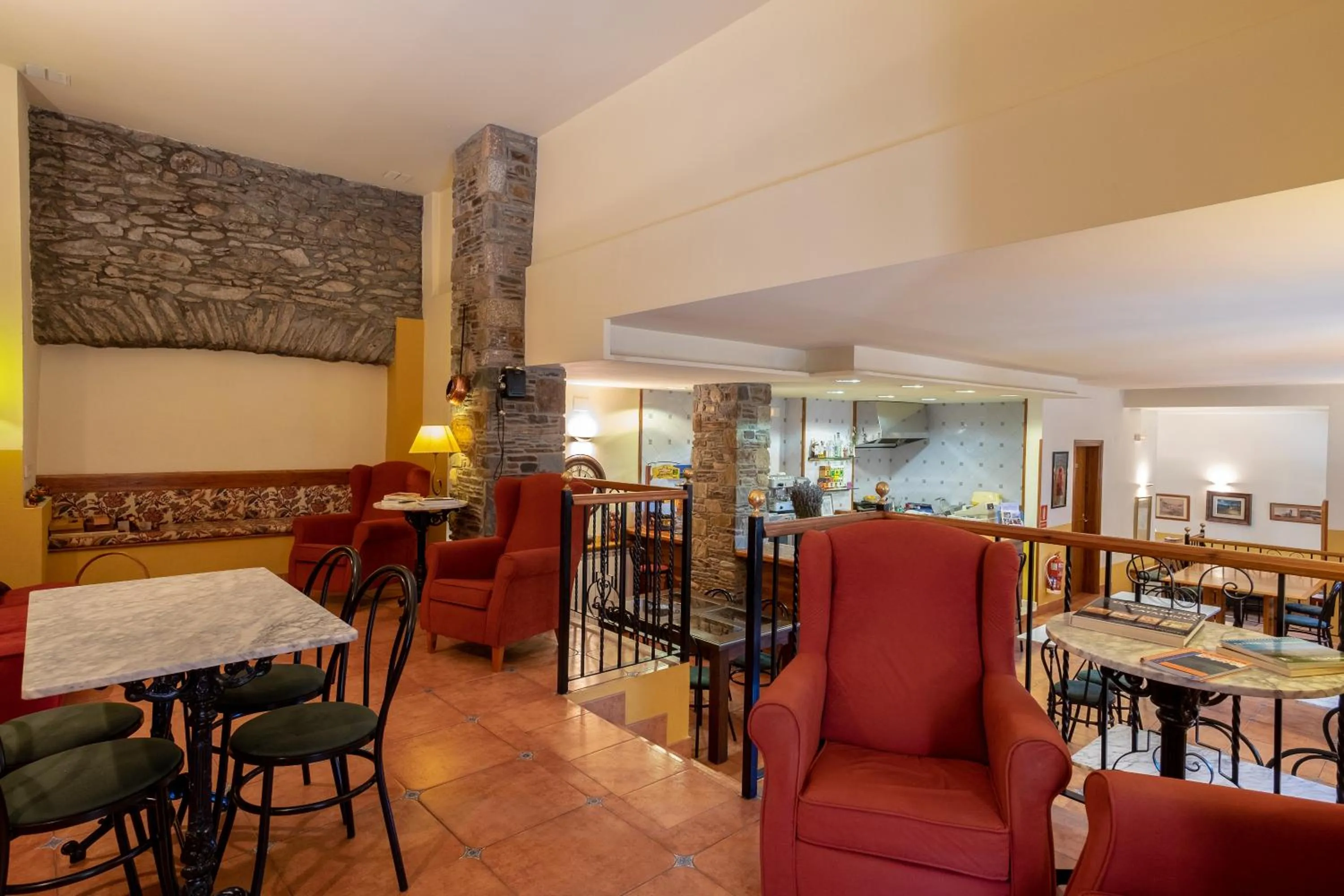 Communal lounge/ TV room in Aparthotel les Corts