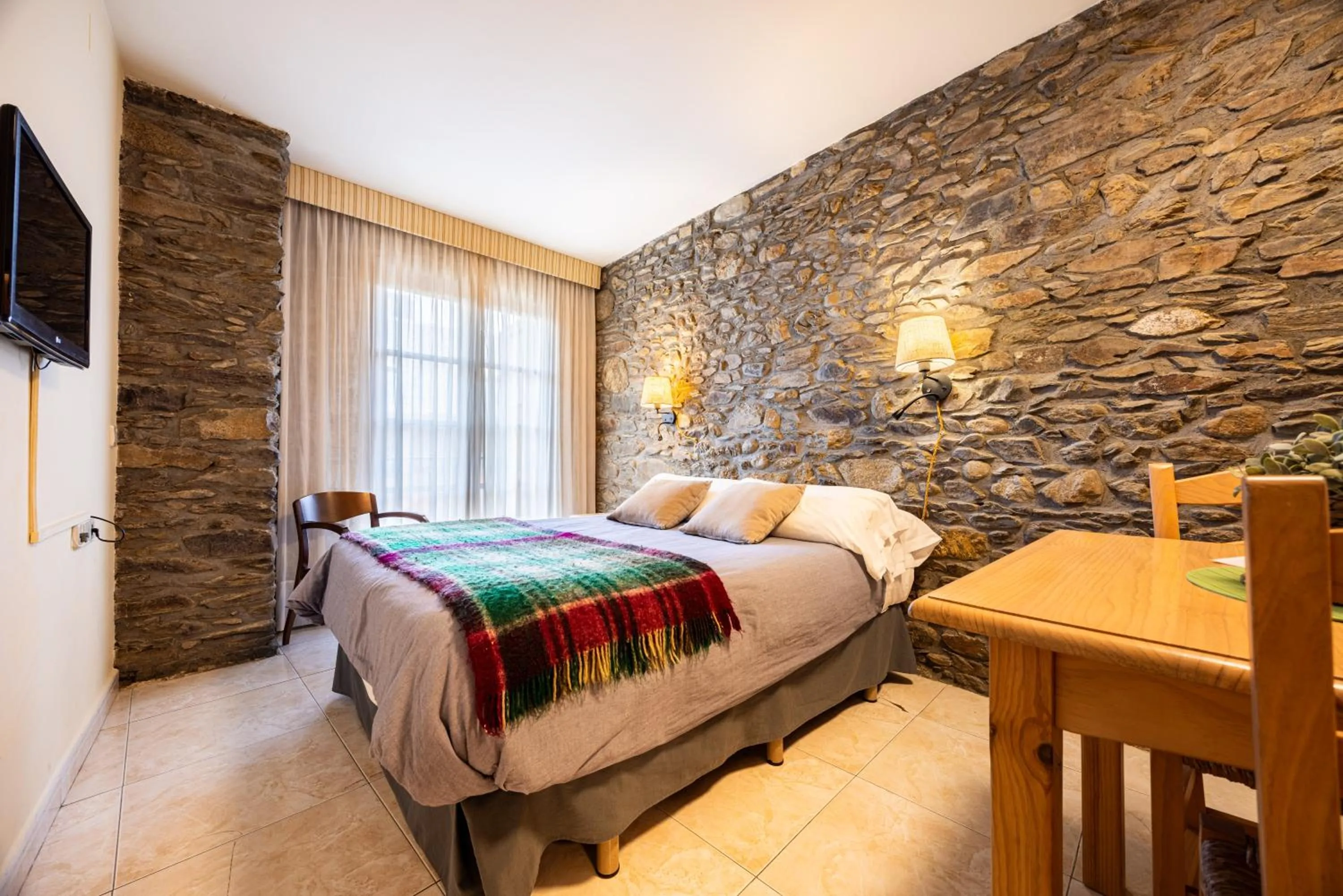 Photo of the whole room, Bed in Aparthotel les Corts